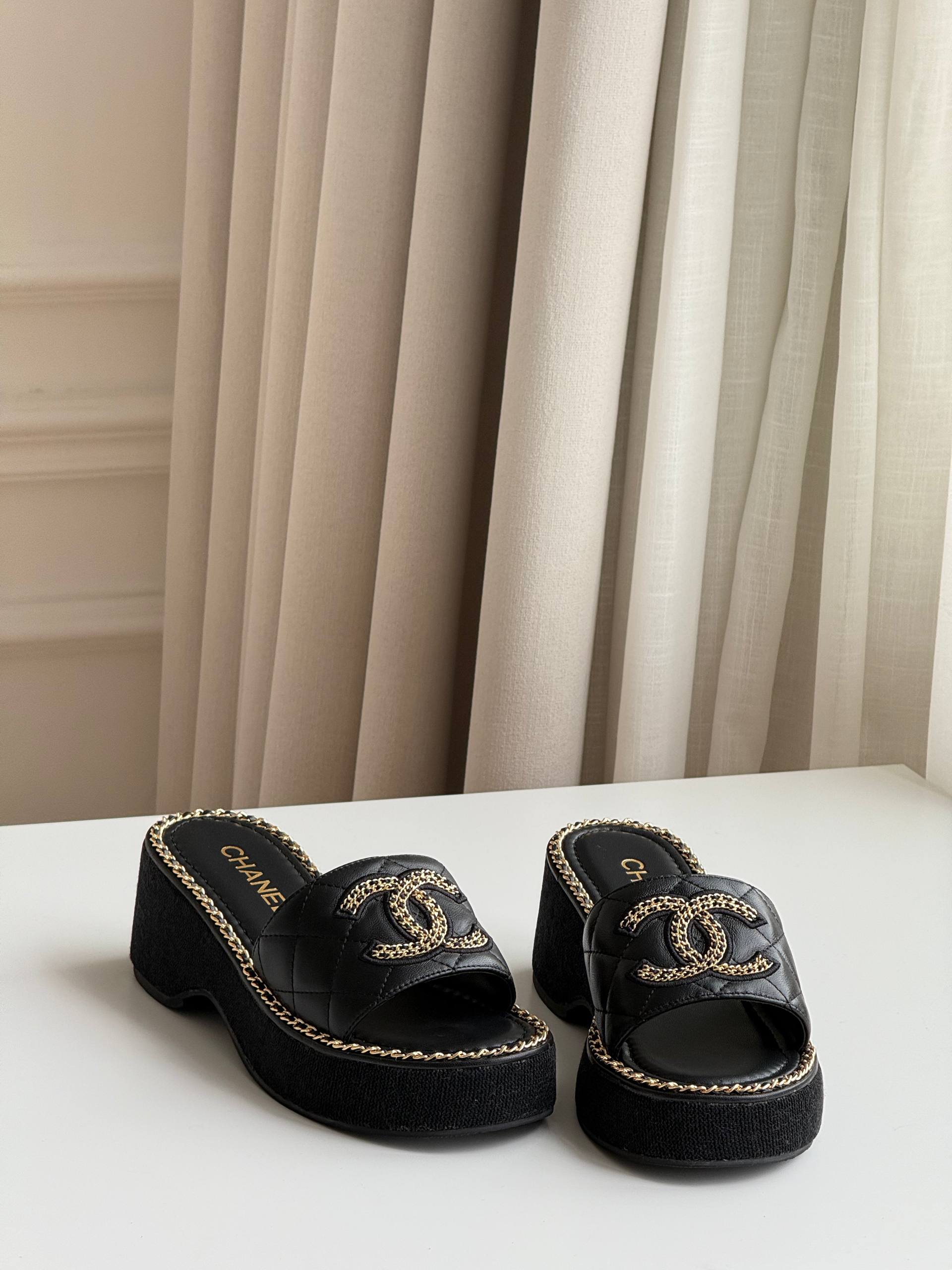 CHANEL Quilted Leather CC Logo Chain-Trim Wedge Slide Sandals