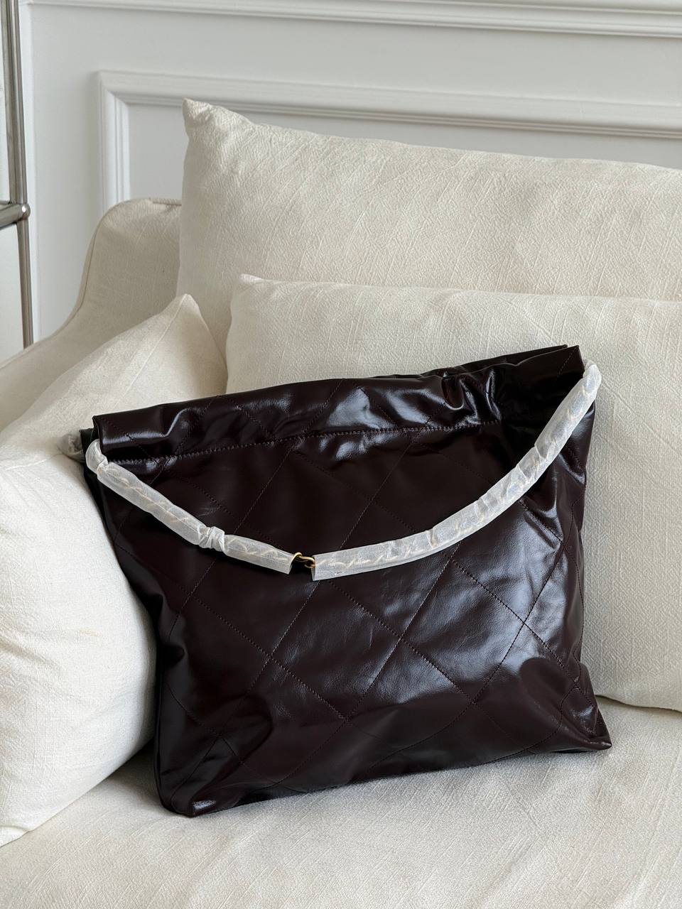 CHANEL 22 Large Tote Bag in Dark Brown Shiny Calfskin