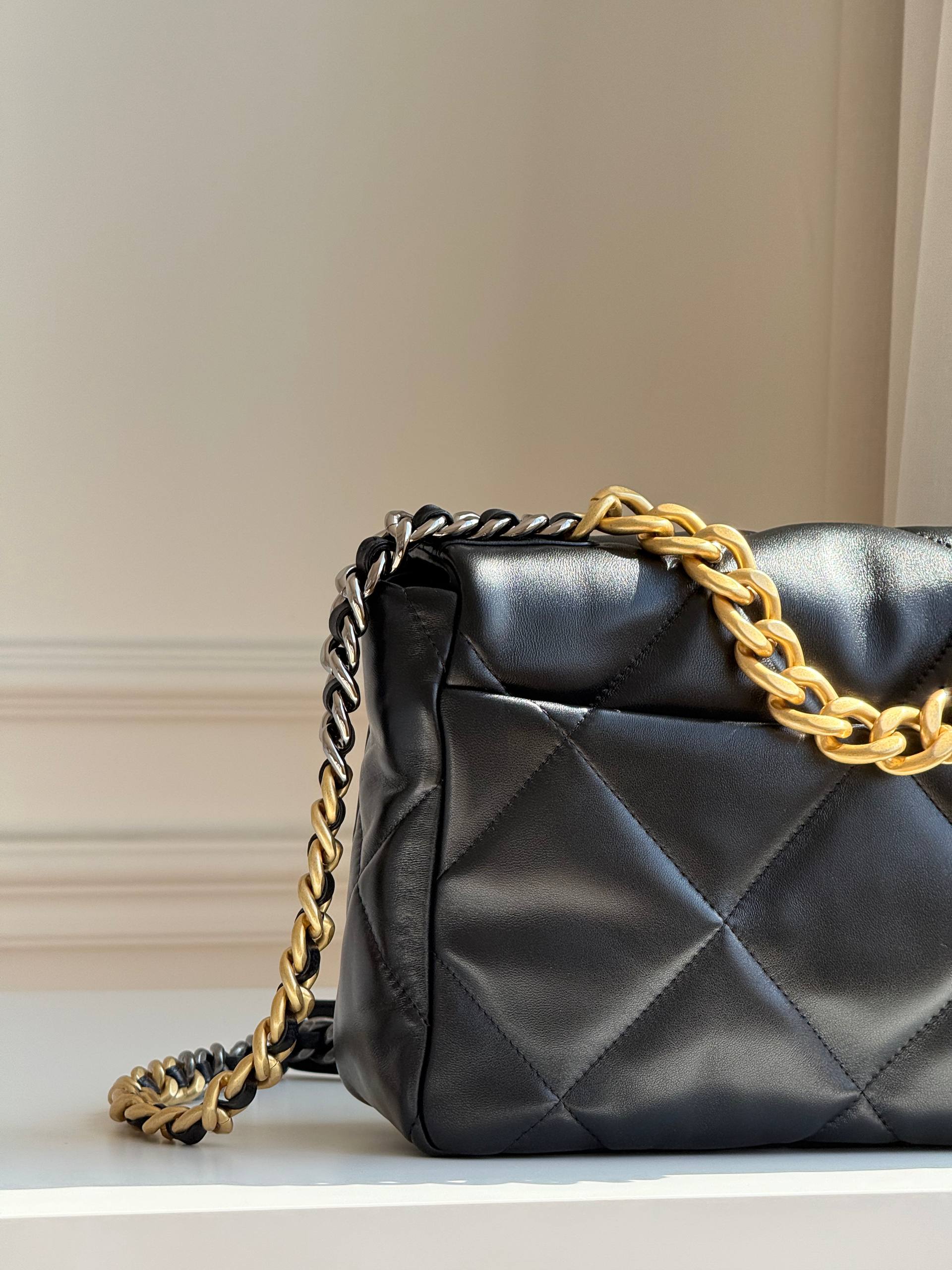 CHANEL 19 Flap Bag