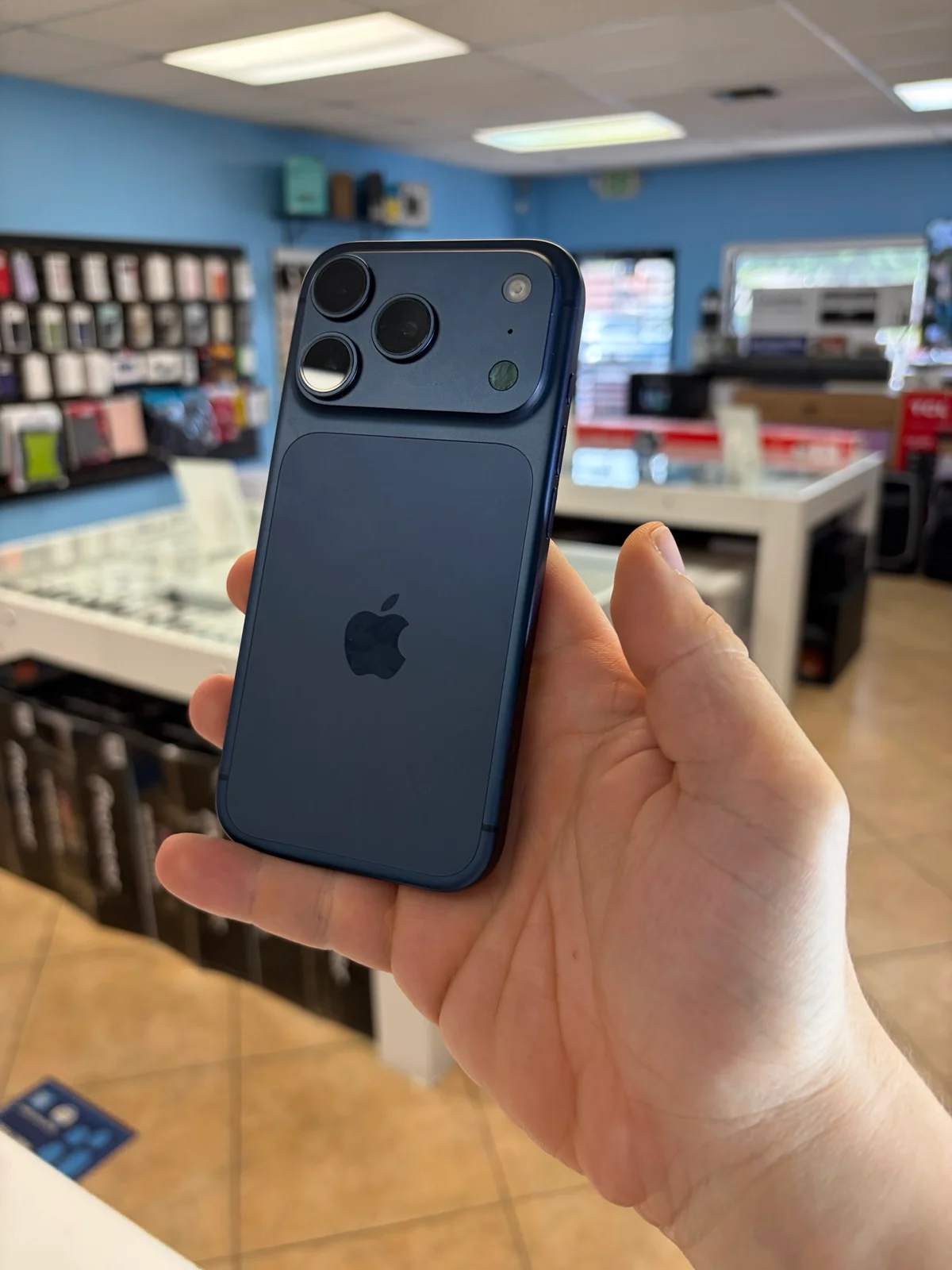 iPhone 17 Pro Blue 256Gb Unlocked battery FMQ1I