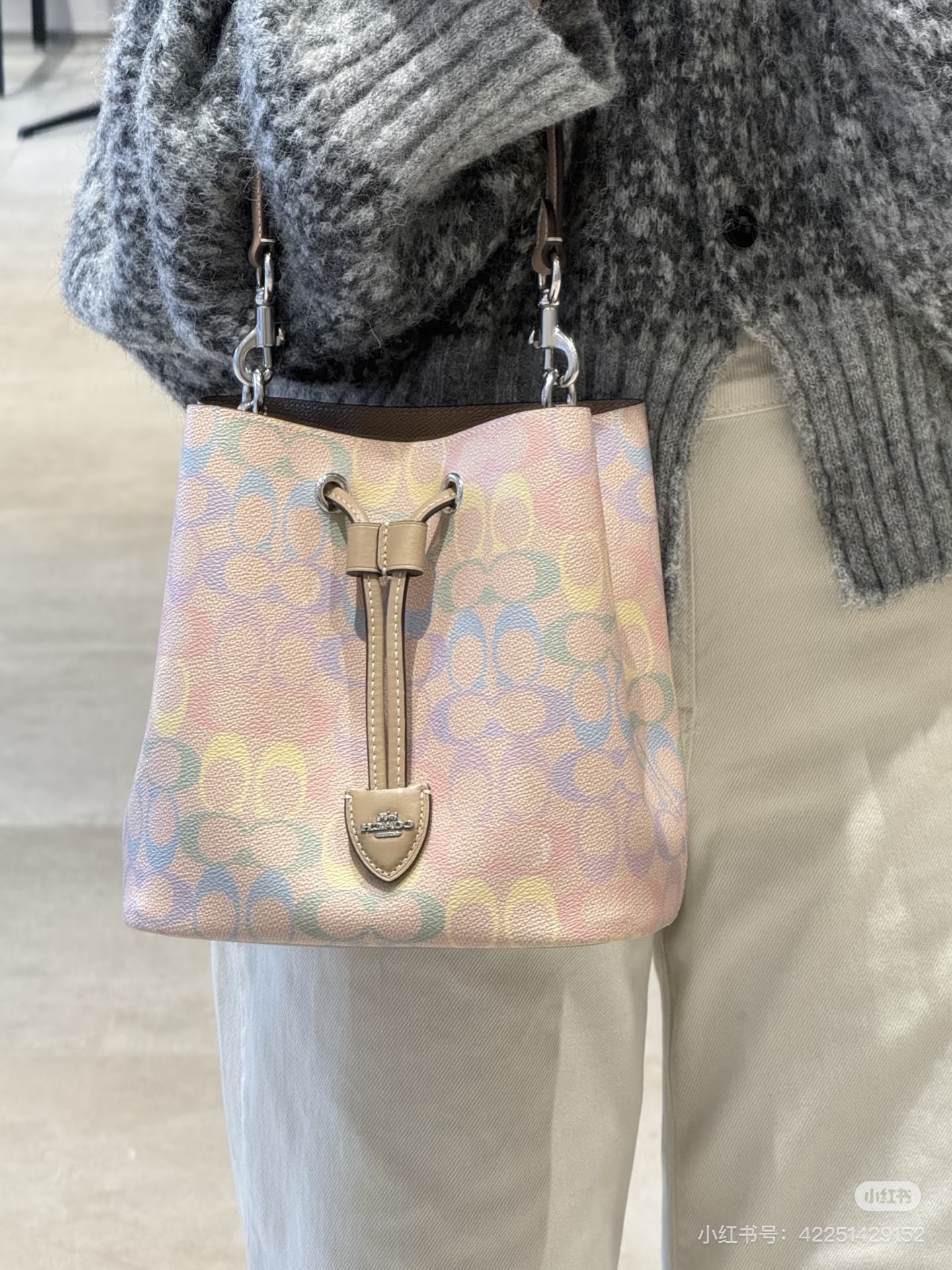 Women Handbag CEL14 CDY21 CBH06 CBH07 CDA92 CEA23 ROWAN BUCKET BAG IN PRETTY SIGNATURE CANVAS