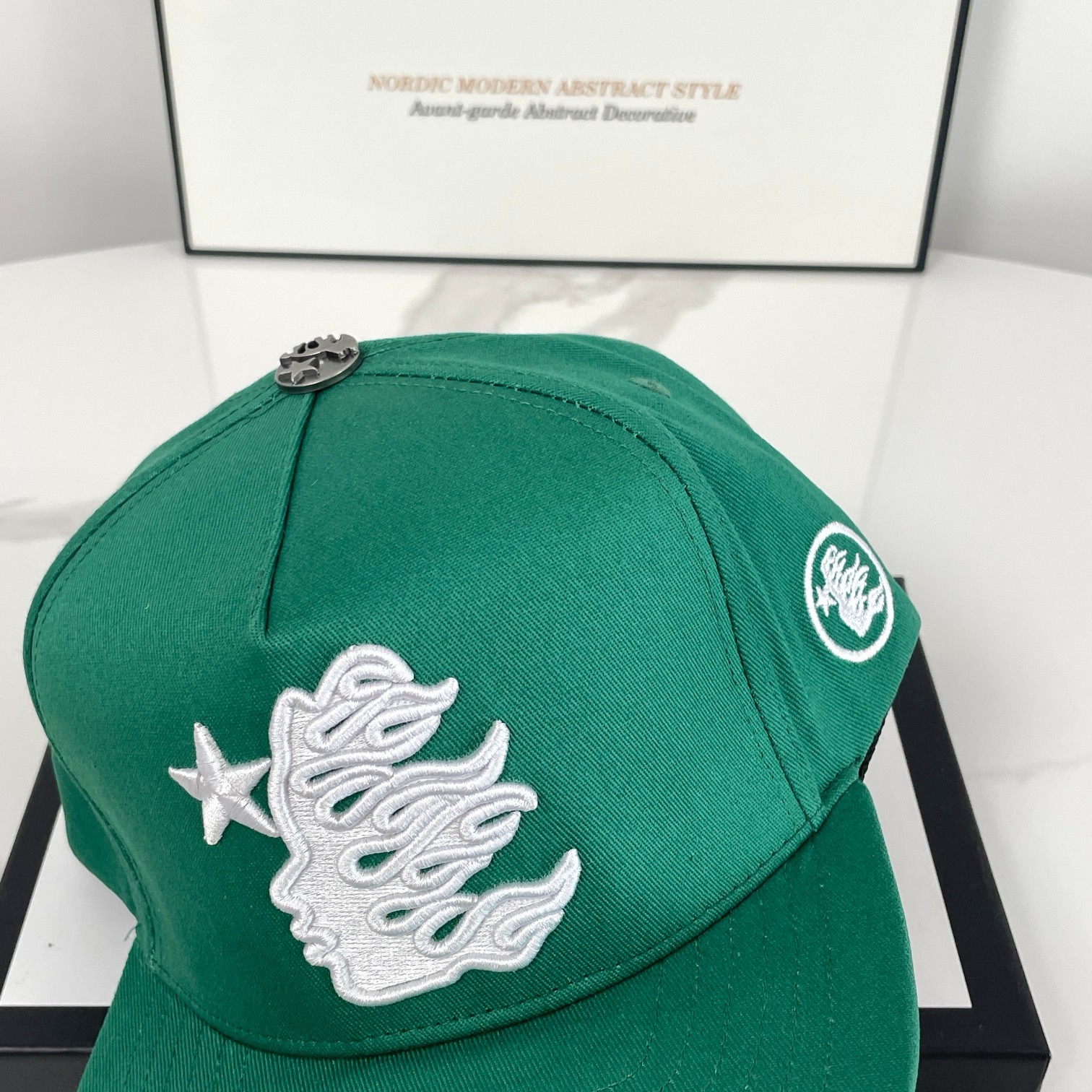 Green embroidery fashion cap