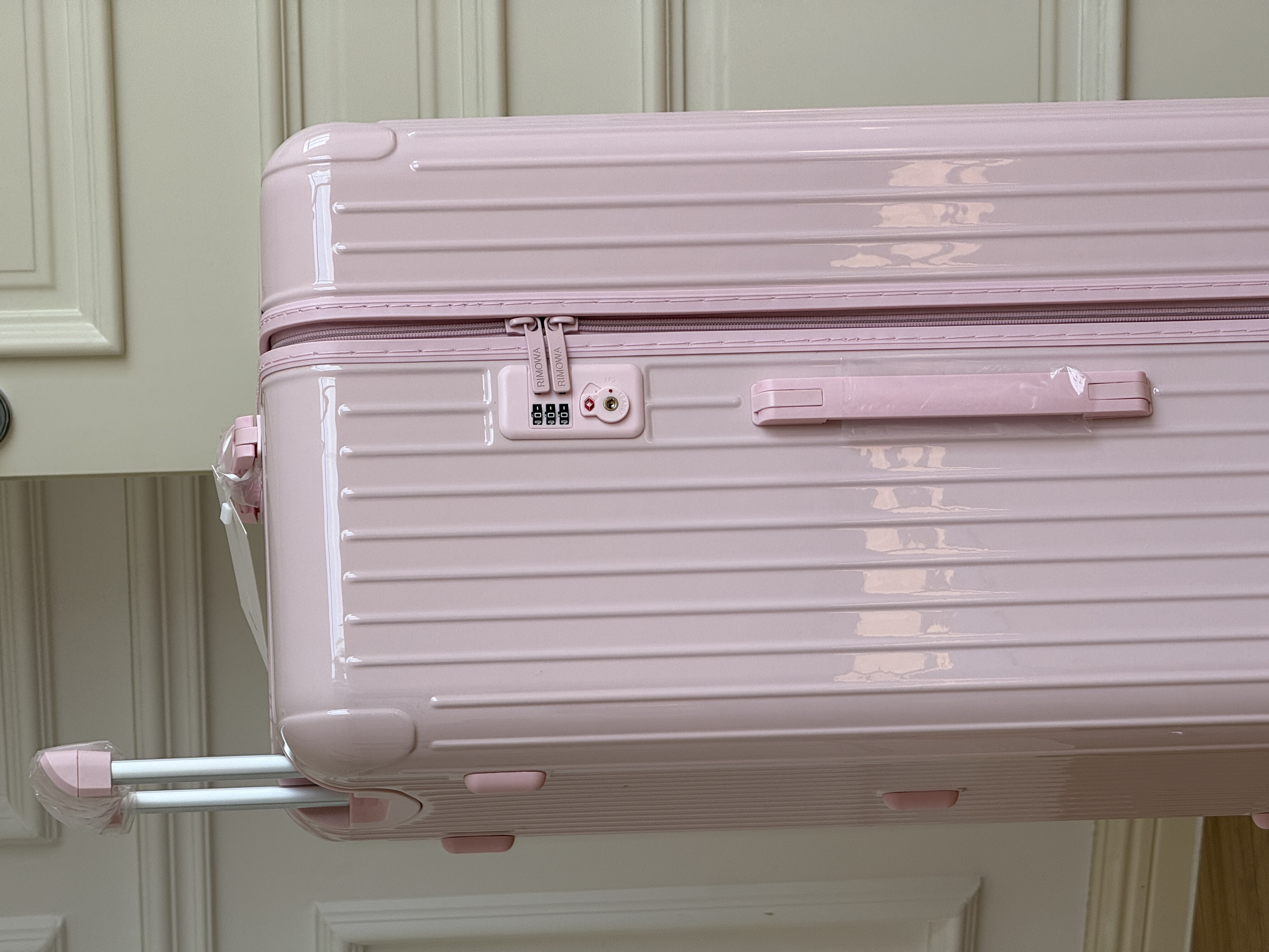 RIMOWA Essential Trunk Plus Glossy Ballerina Pink Suitcase