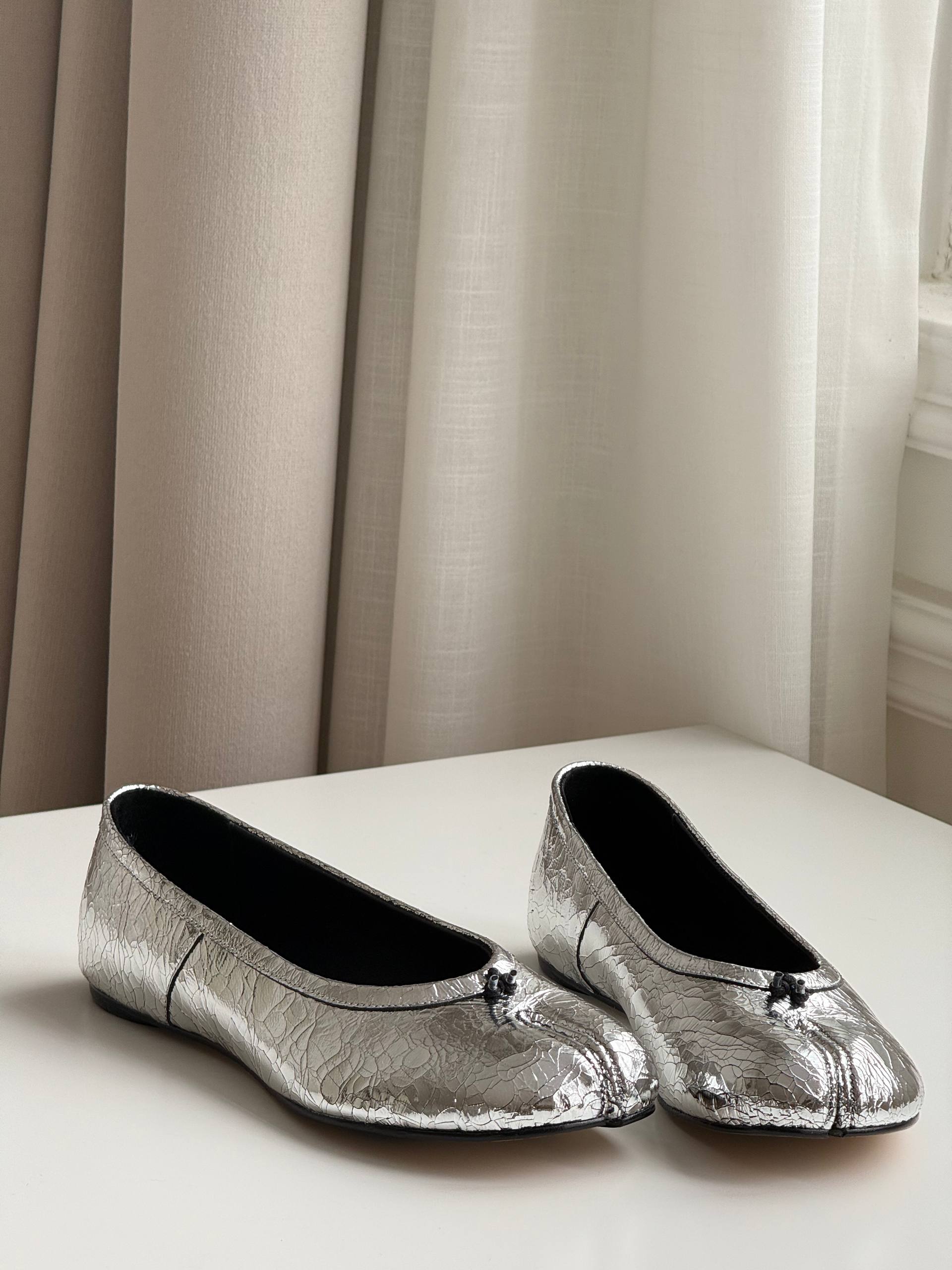 Maison Margiela Silver Crackled Tabi Split-Toe Ballet Flats