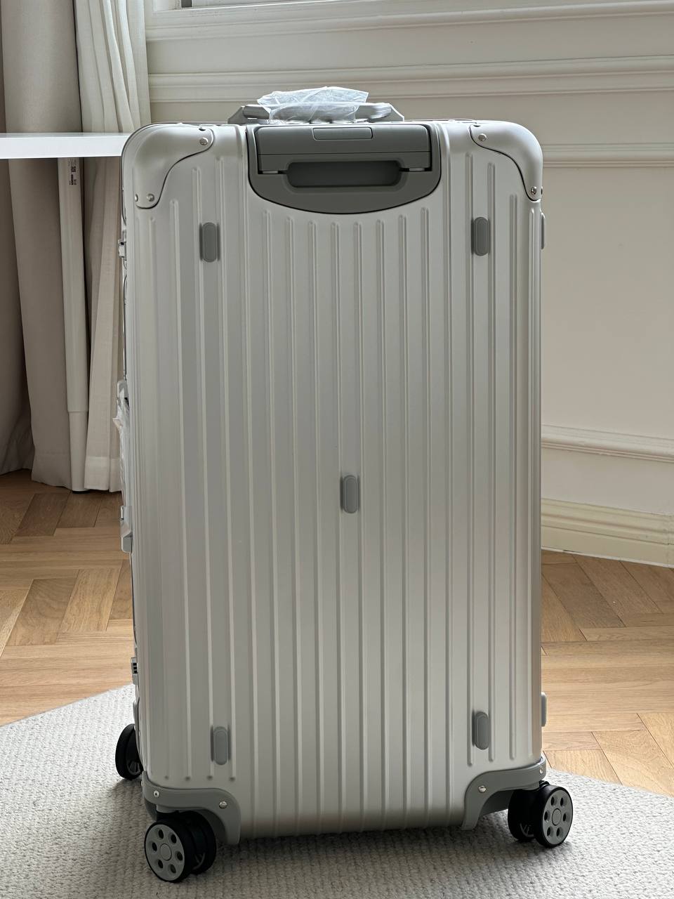 RIMOWA Classic Silver Aluminum-Magnesium Alloy 4-Wheel Trolley Suitcase