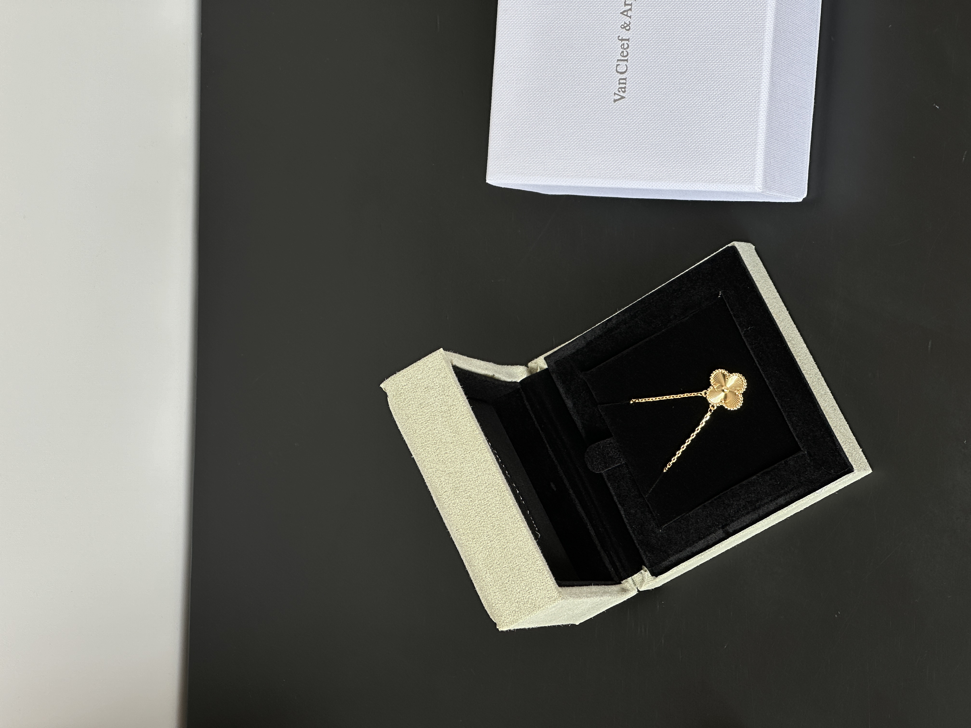 Vintage Engraved Single Clover Gold Clavicle Necklace