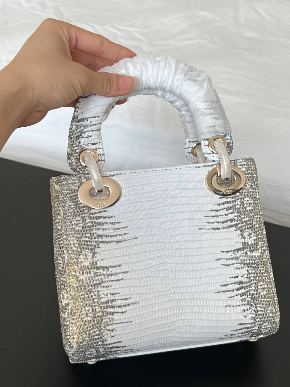 Christian Dior White Gradient Lizard Embossed Lady Dior Handbag Detail