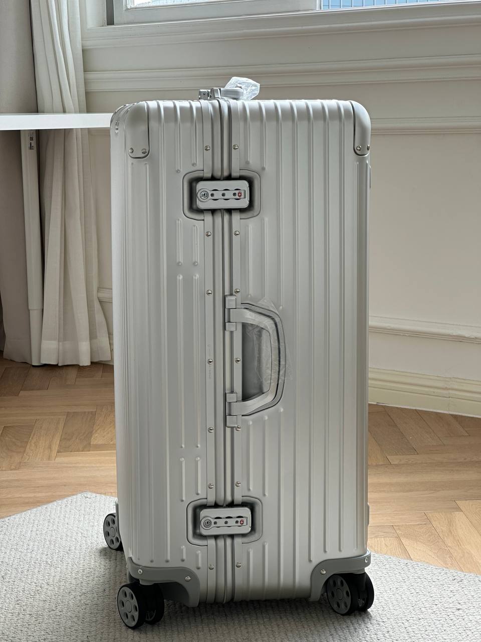 RIMOWA Classic Silver Aluminum-Magnesium Alloy 4-Wheel Trolley Suitcase