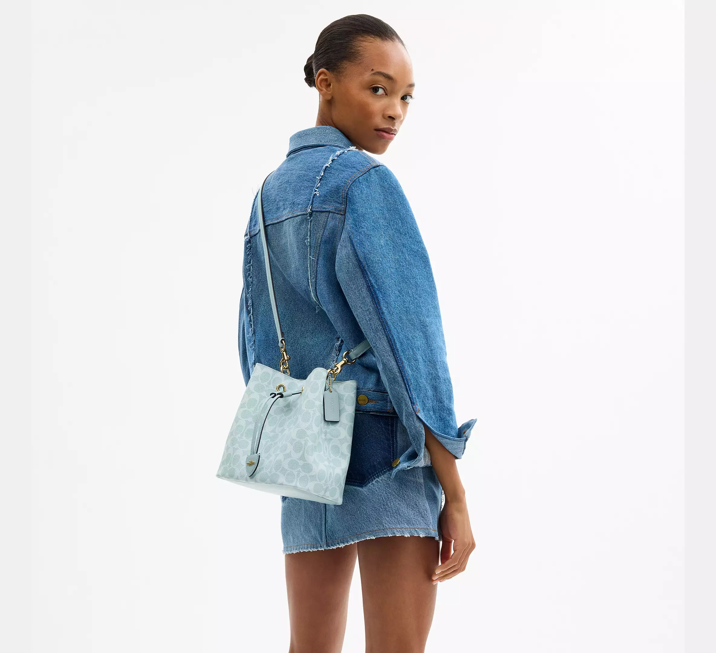 Women Handbag CEZ36 Rowan Bucket Bag In Signature Canvas