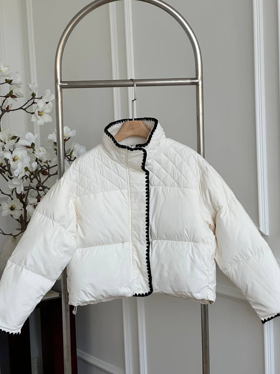 Off-white Contrast Lace Trim Stand Collar Short Quilted Puffer Jacket