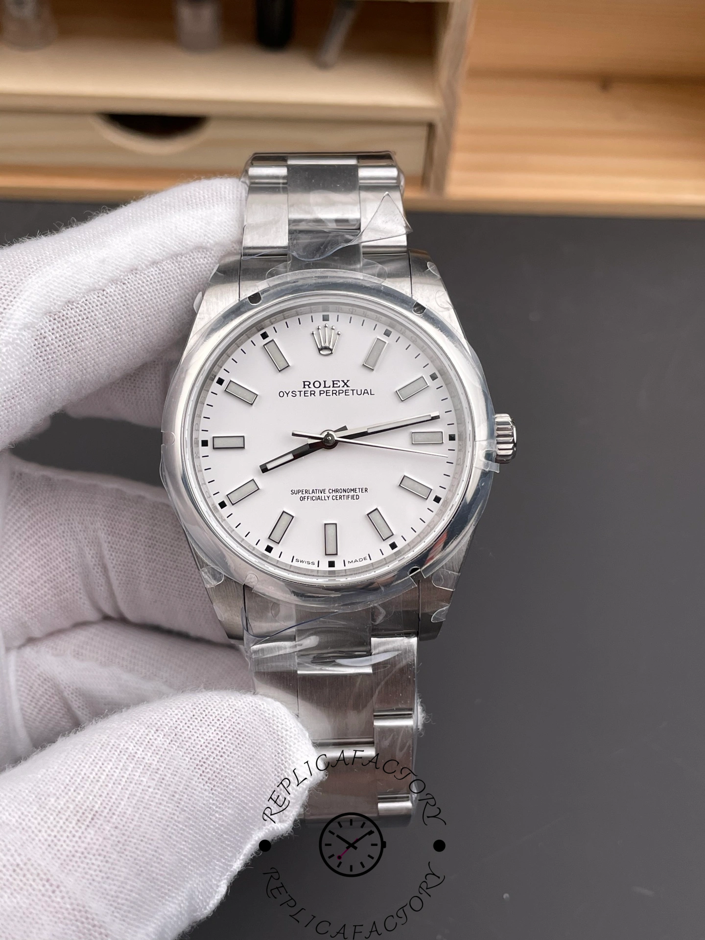 Rolex Oyster Perpetual 114300 White Dial 39mm Mens Replica Watch
