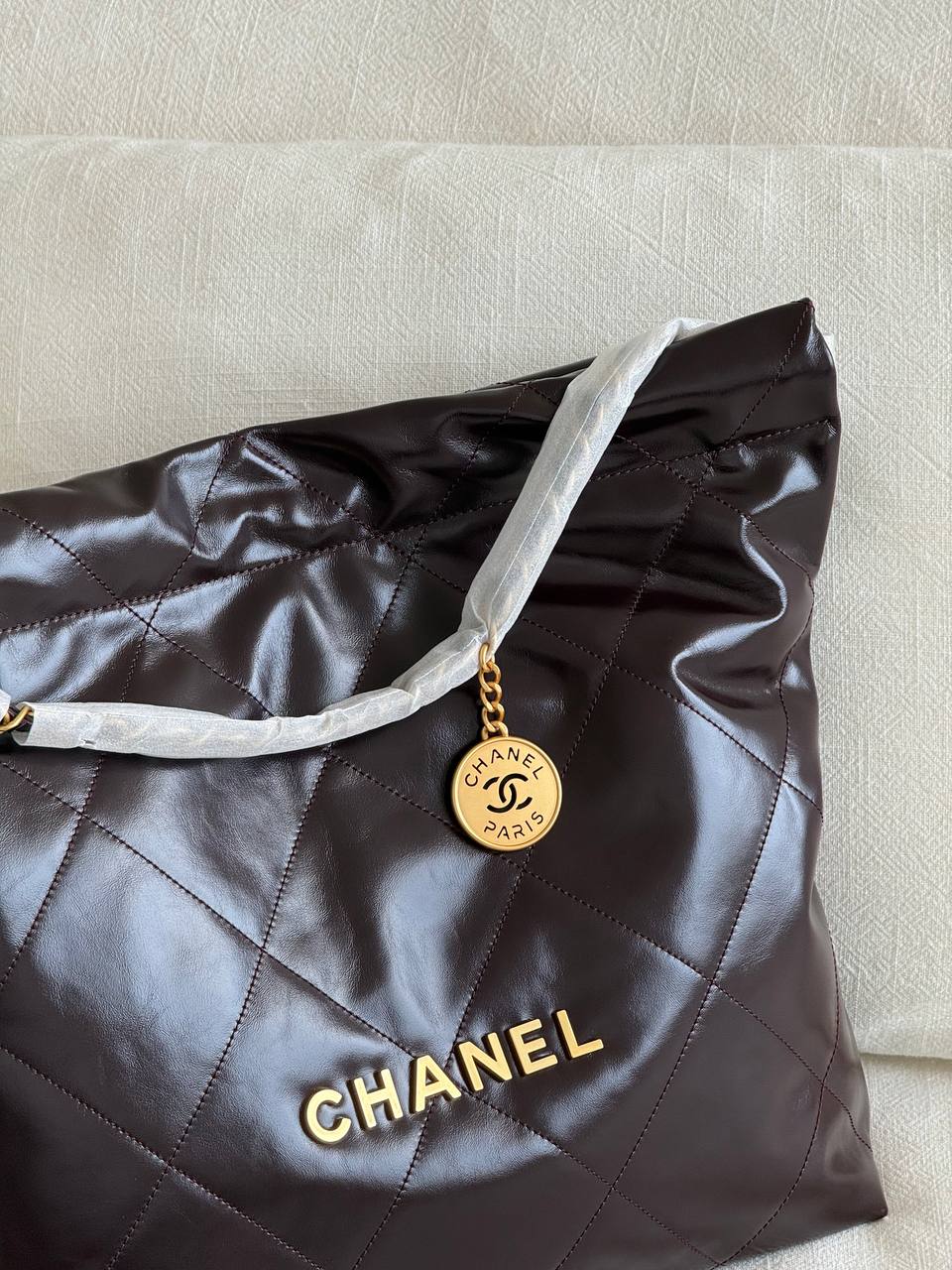 CHANEL 22 Large Tote Bag in Dark Brown Shiny Calfskin