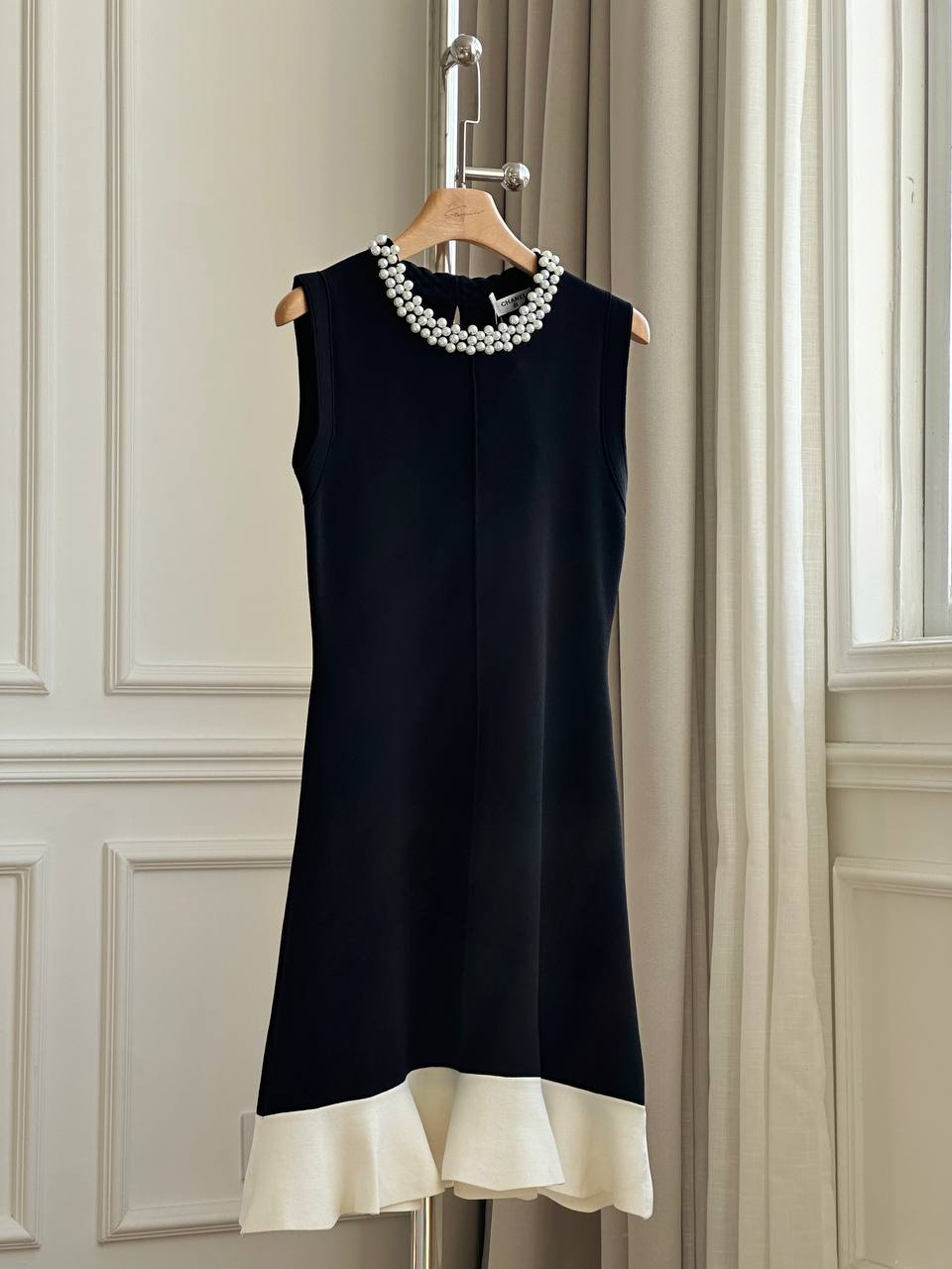 CHANEL Pearl-Neck Black & White Color-Block Sleeveless Flounce Hem Dress