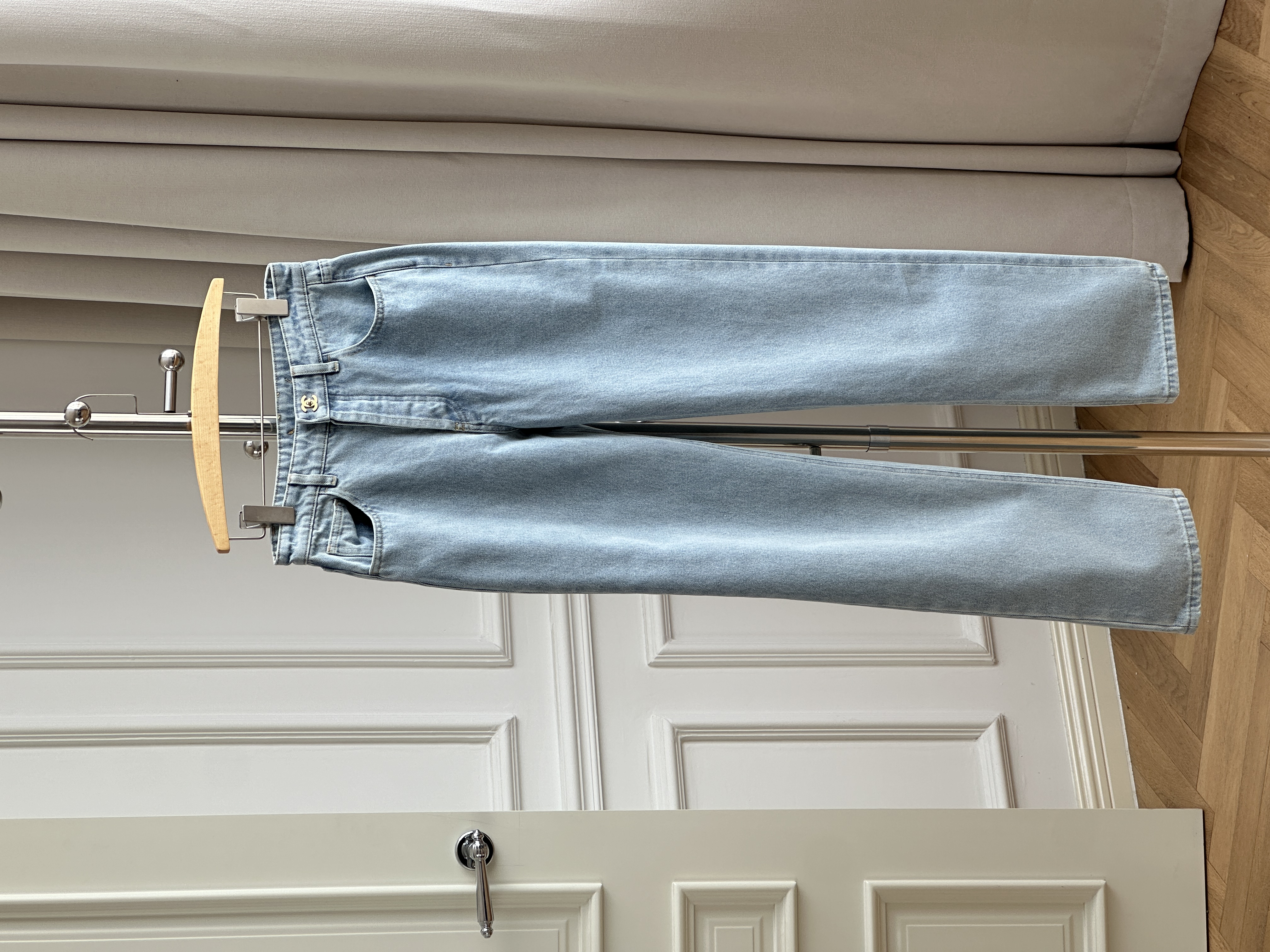 Vintage Light Wash High Waist Straight Leg Jeans With Double Ring Embroidery On Back