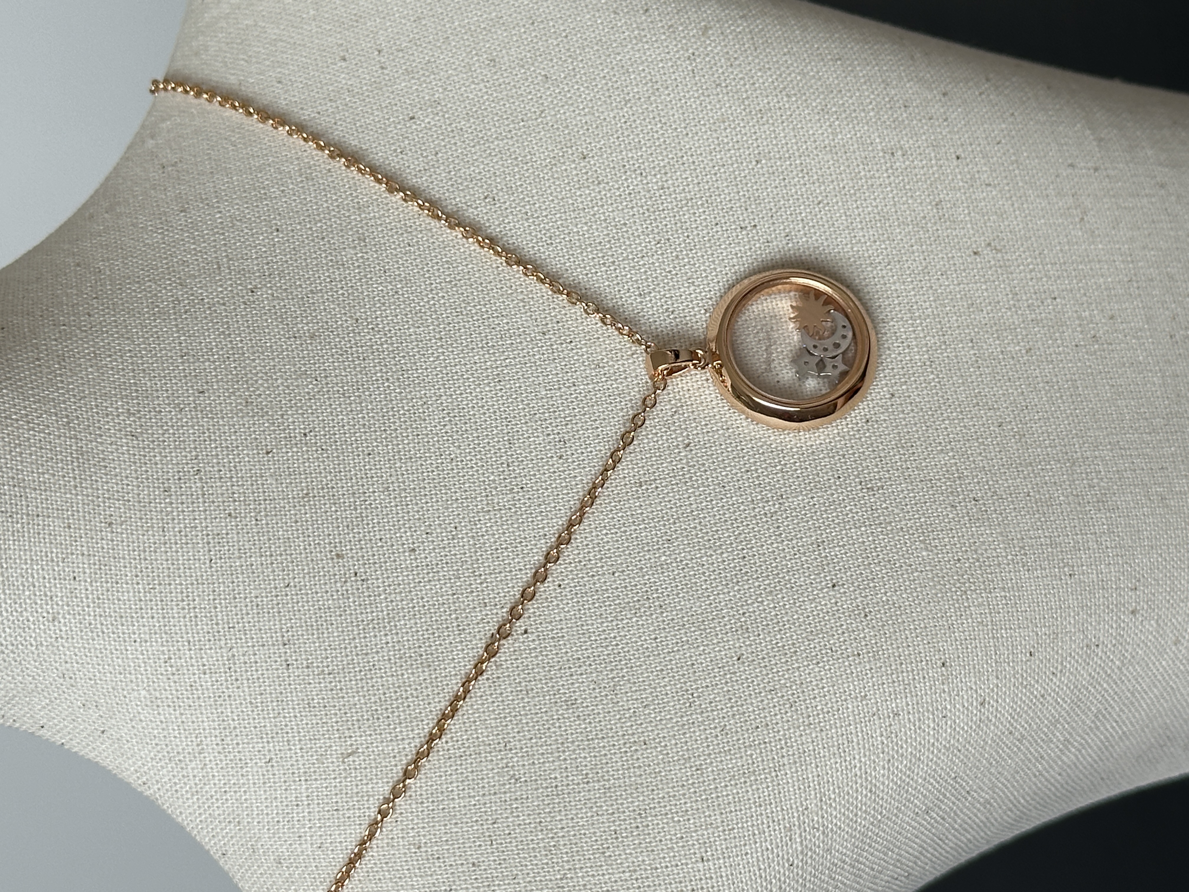 Sun & Moon Two-tone Round Pendant Thin Clavicle Necklace
