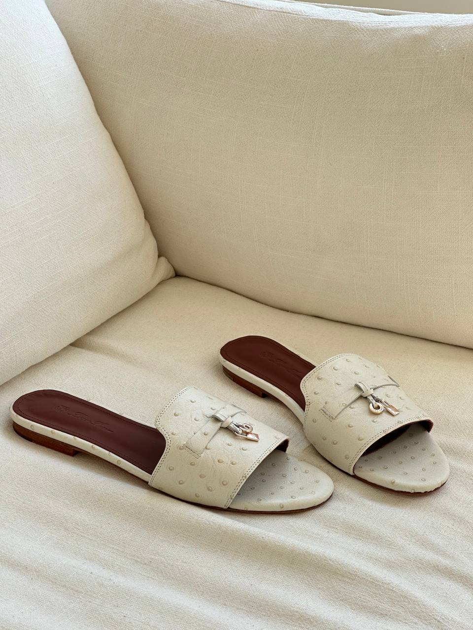 Loro Piana Off-white Ostrich Embossed Leather Bow Lock Flat Slide Sandals