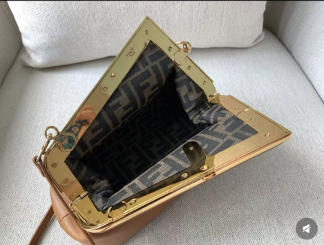 FLAT BAGUETTE POUCH