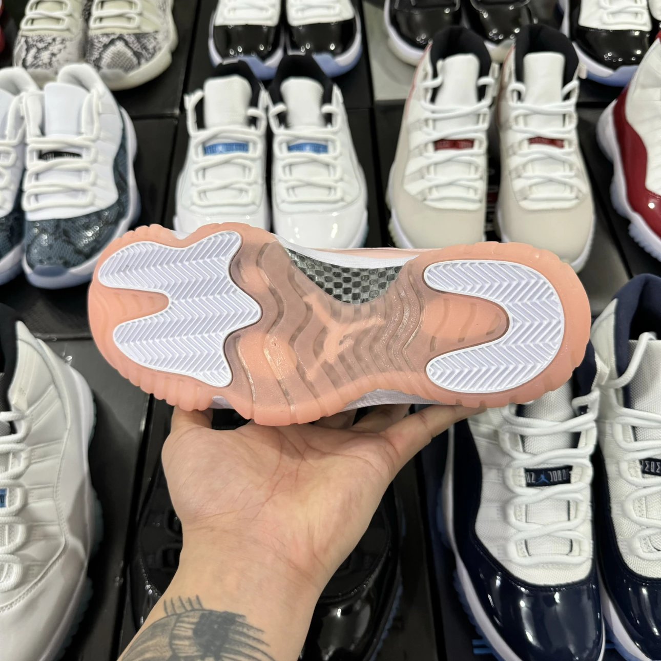 Air Jordan 11 Retro Low Light Pink