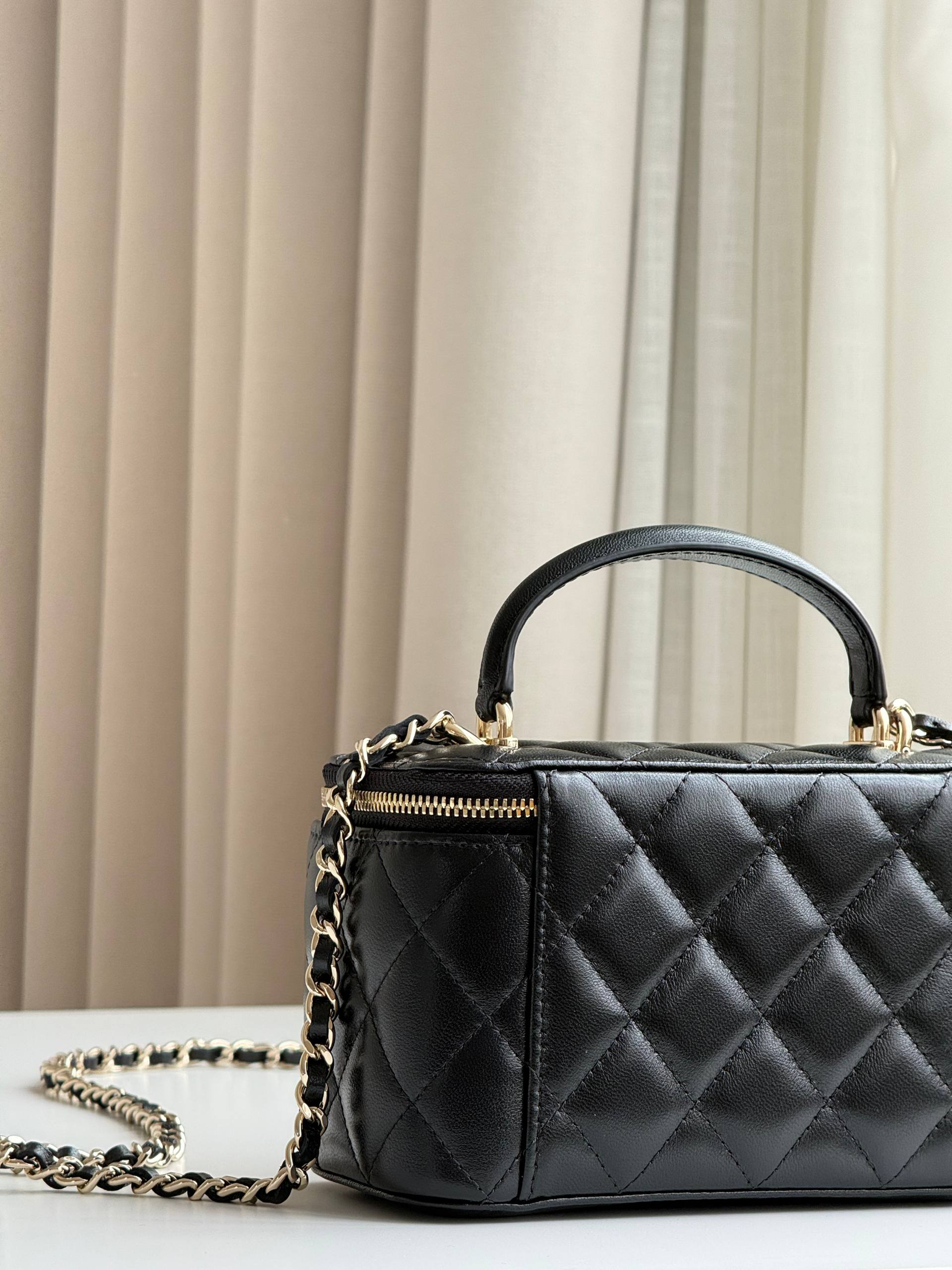 CHANEL Vanity