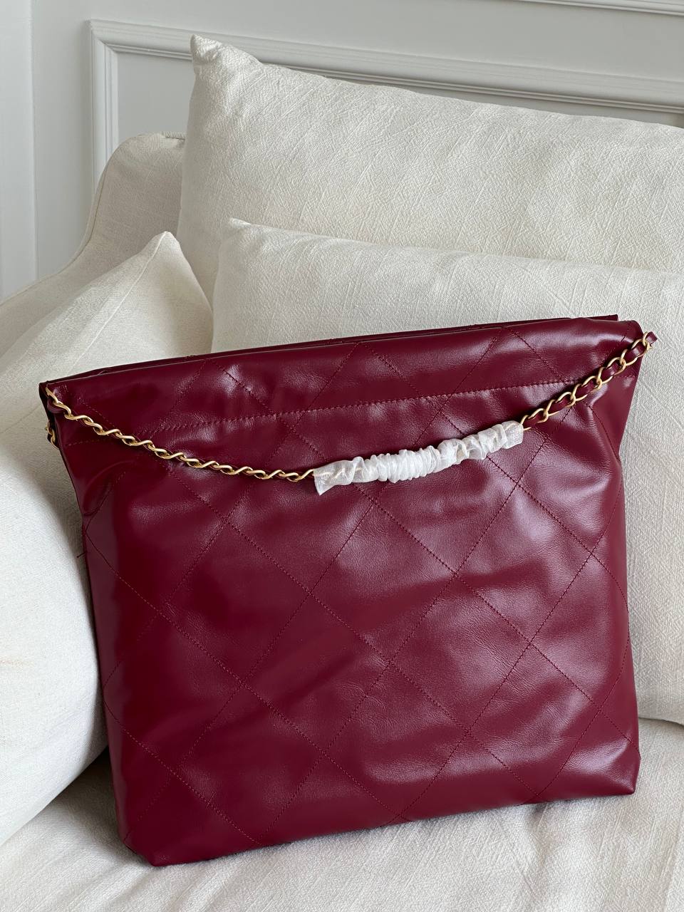 CHANEL 22 Quilted Shiny Calfskin Tote Bag in Burgundy