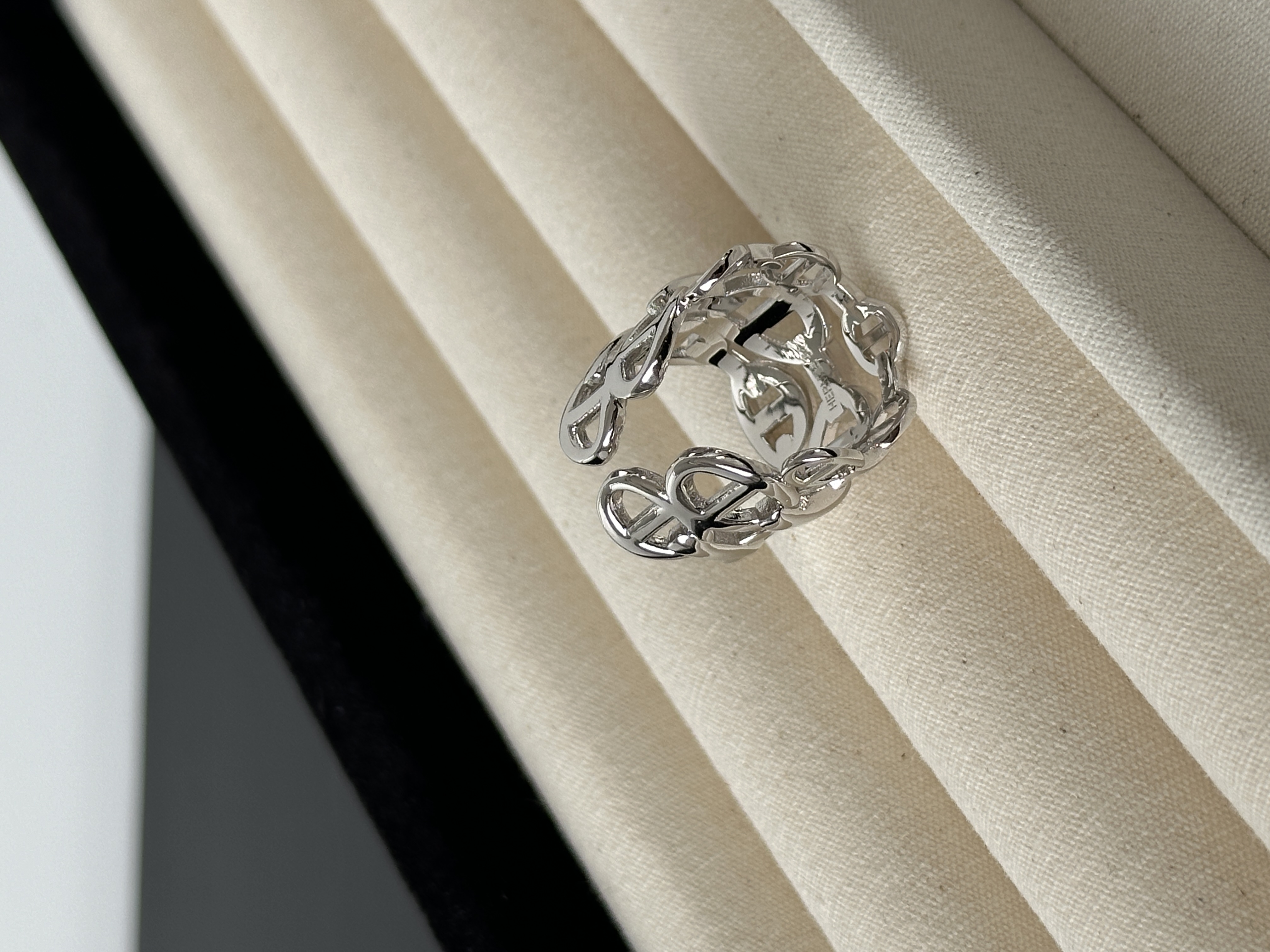 Hermès Chaine d'Ancre Enchainee Double Loop Pig Nose Open Silver Ring