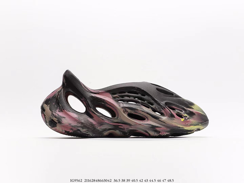Yeezy Foam Runner MX Carbon IG9562