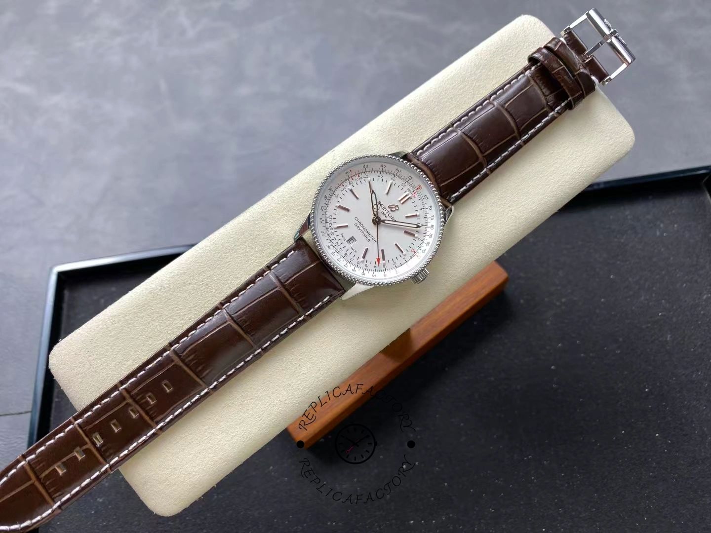 Breitling Navitimer 41 A17326211G1P1 Replica Chronometer Alligator Strap Men's Watch