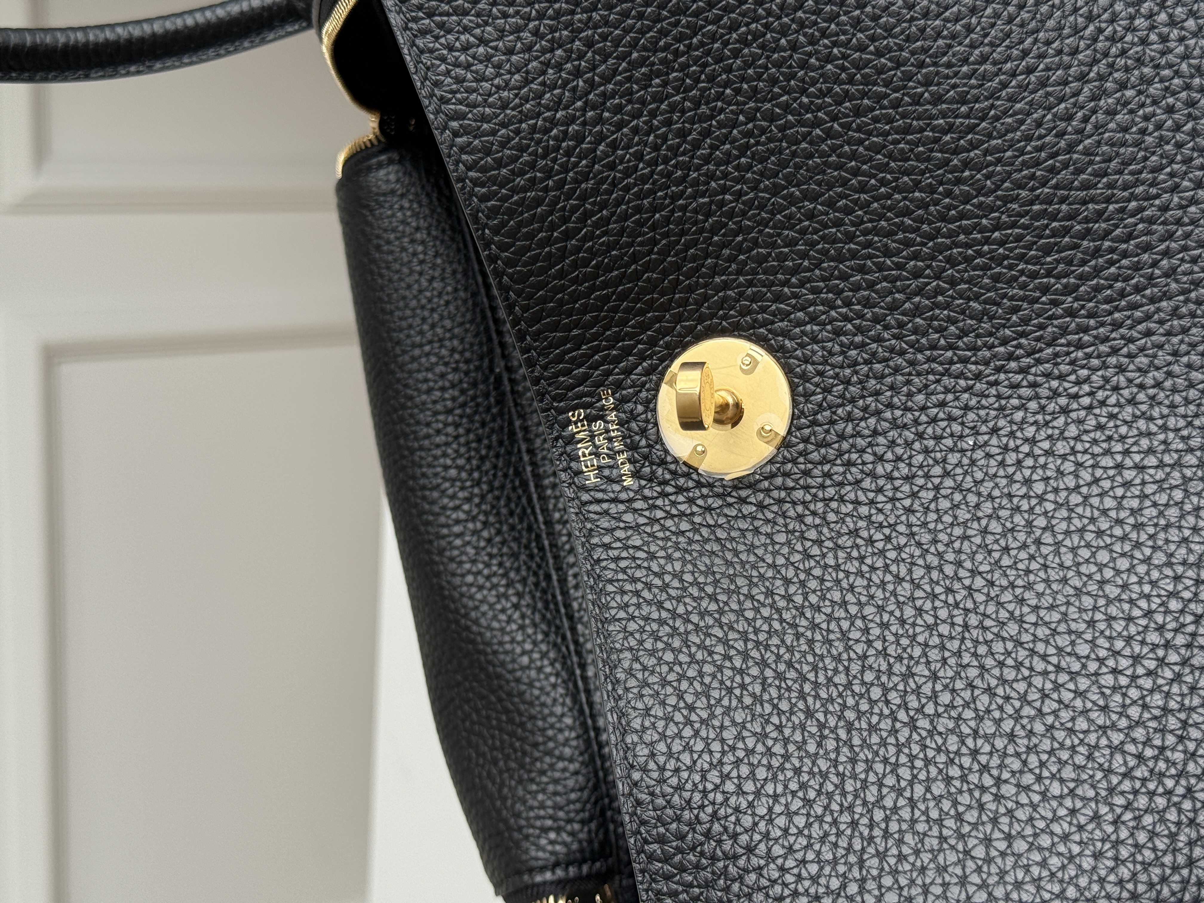 Black & Gold Icon | Hermès Lindy 26 Bag