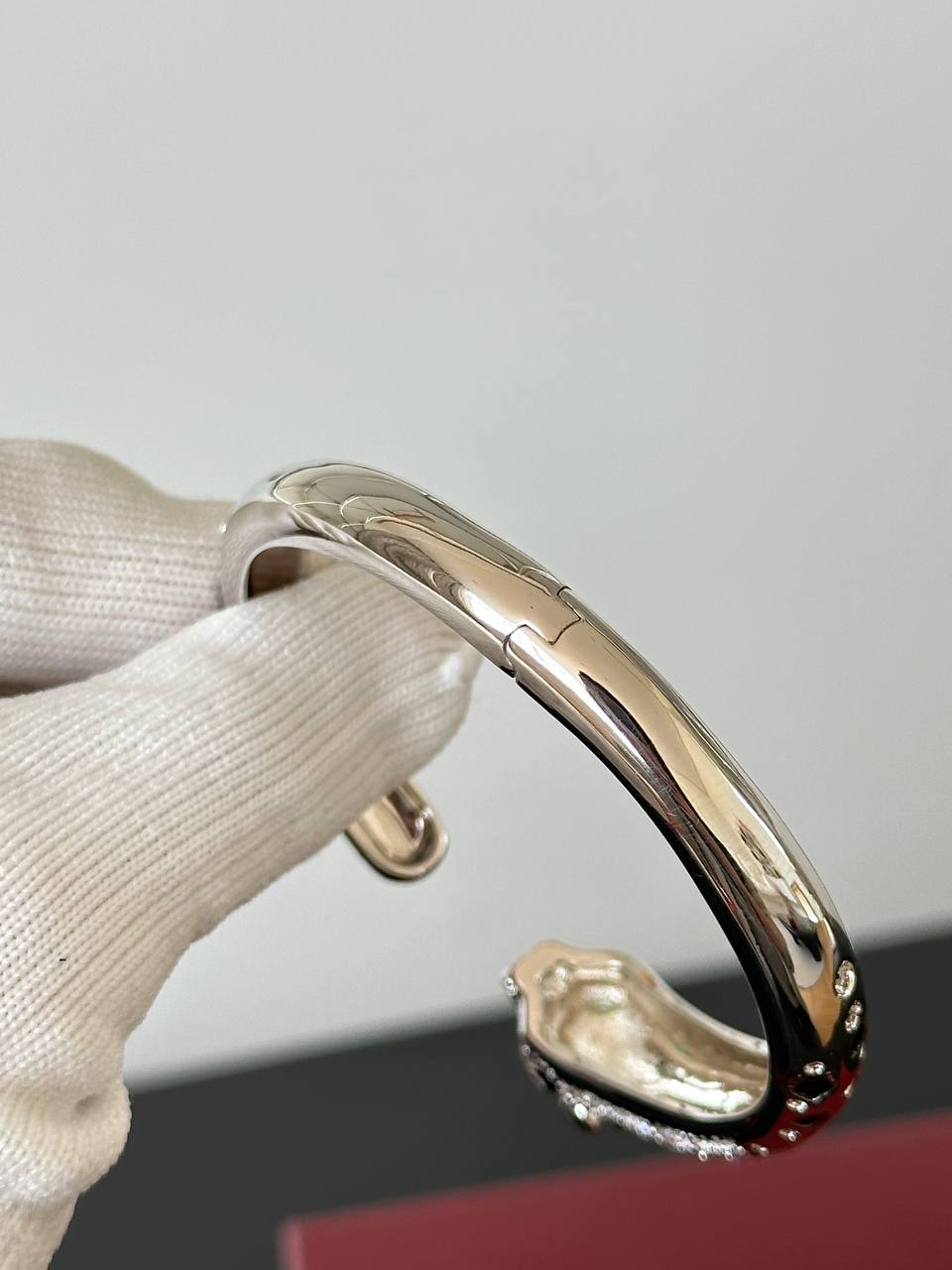 Cartier Panthère de Cartier Diamond-Paved Open Bangle Bracelet