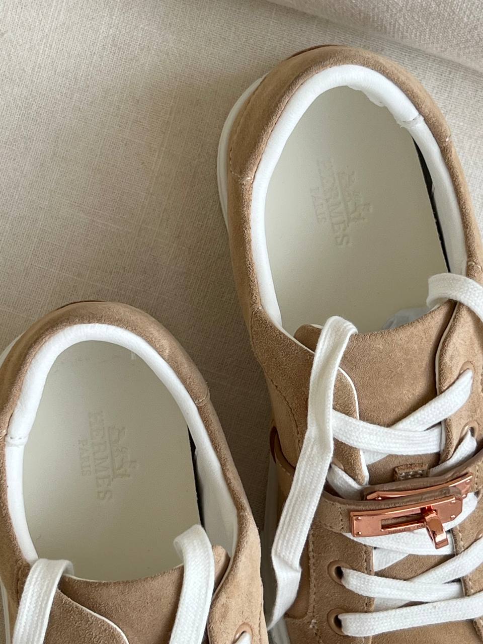 Hermès Khaki Suede Kelly Lock Low-Top Casual Sneakers