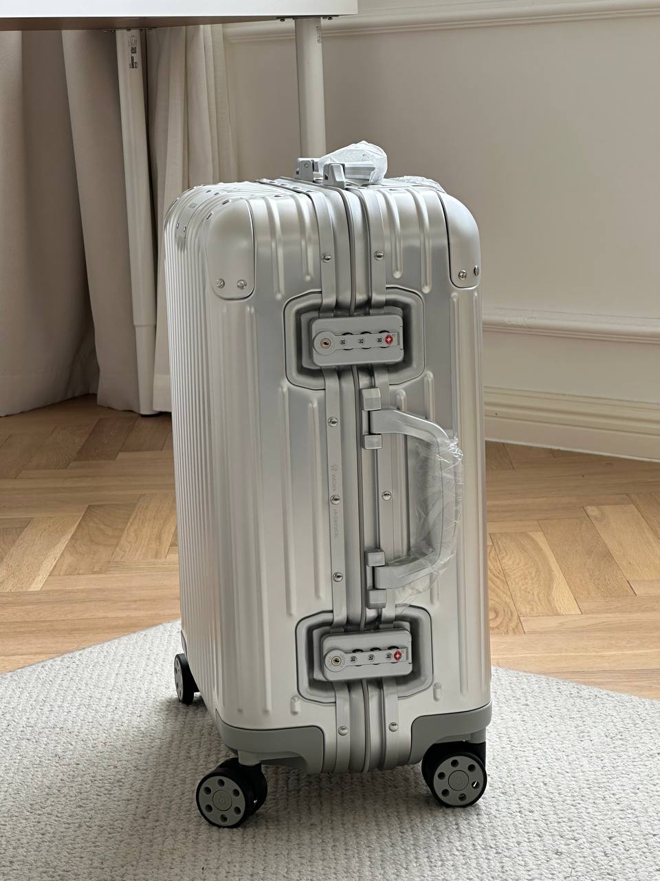 RIMOWA Classic Cabin Silver Aluminum-Magnesium Alloy 4-Wheel Carry-On Suitcase