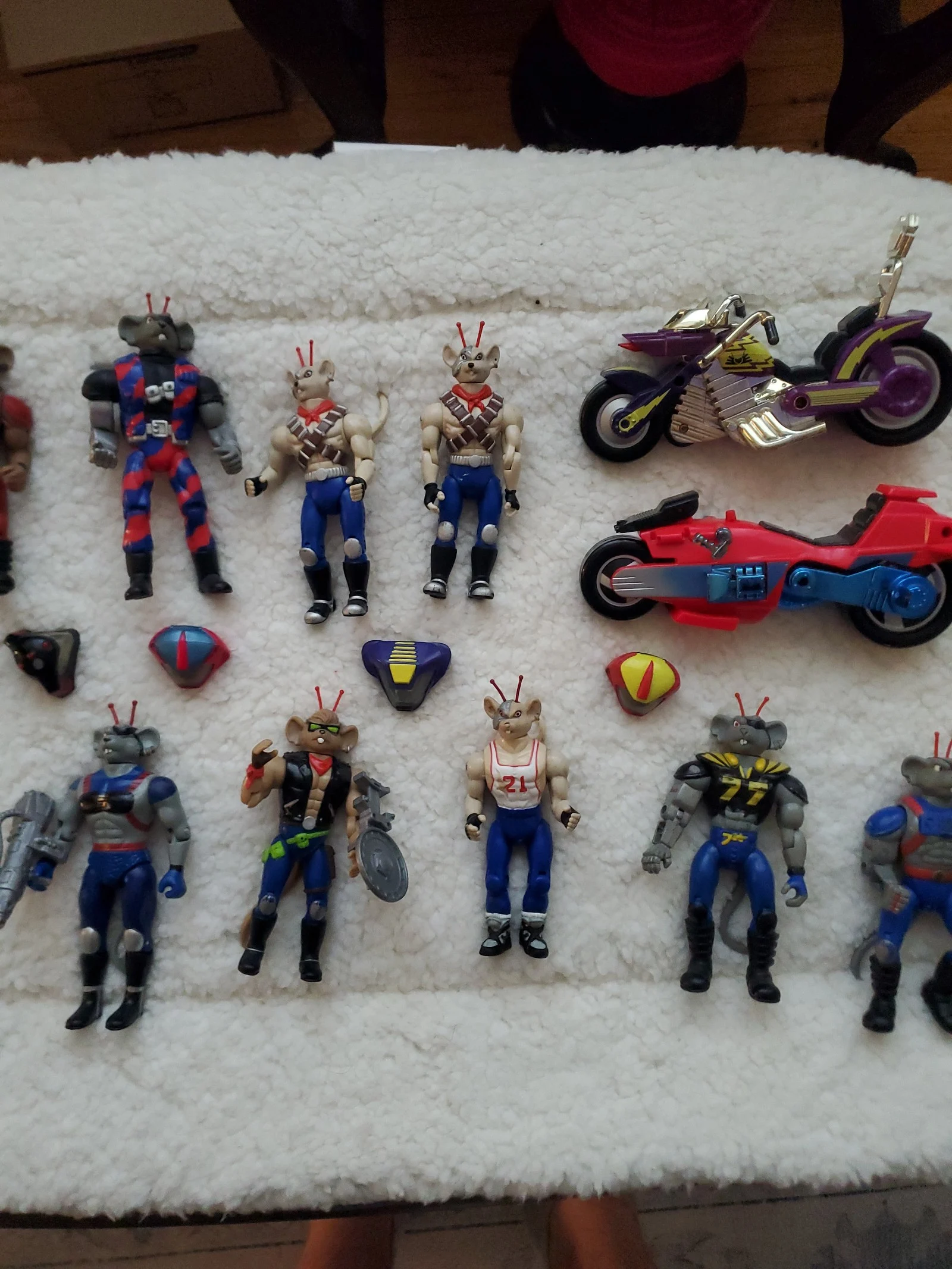 VINTAGE LOT OF BIKER MICE WITH SOME RARE R4ZC4