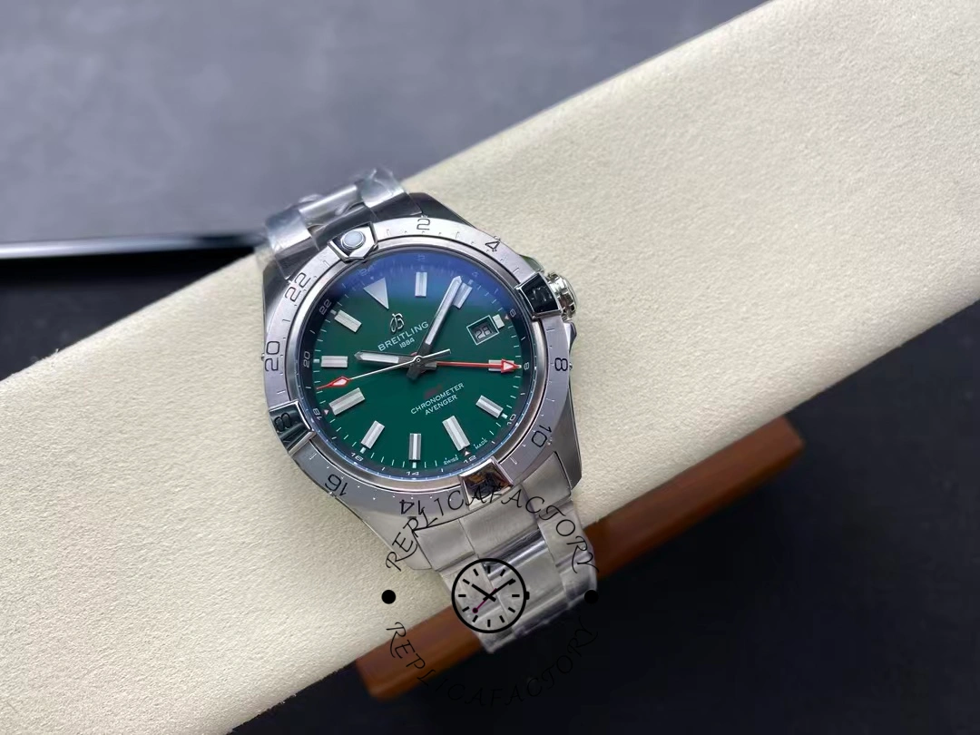 Breitling Avenger Automatic Gmt A32320101B1A1 Green Dial Replica