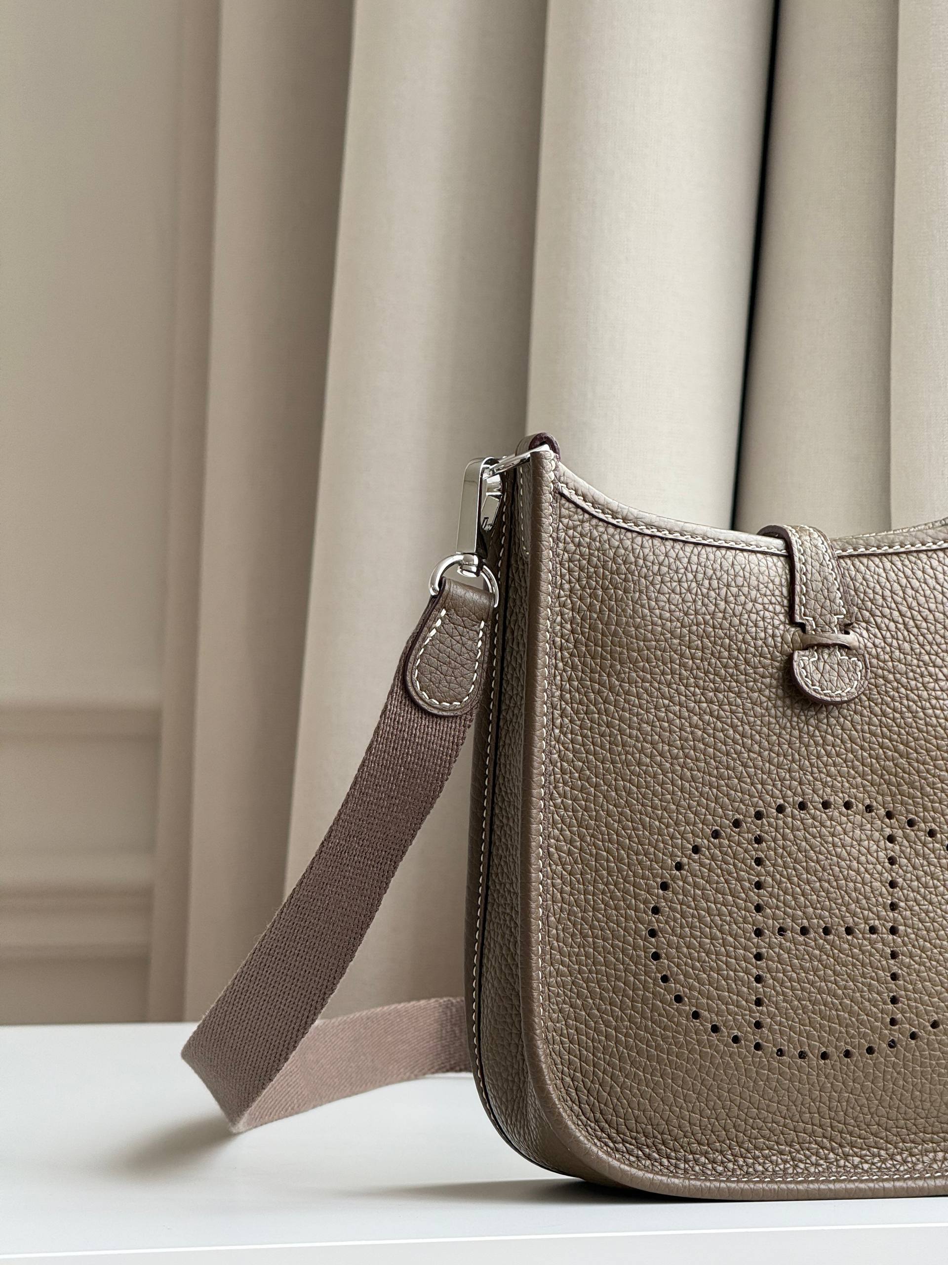 Hermès Evelyne Taurillon Clemence Crossbody Bag