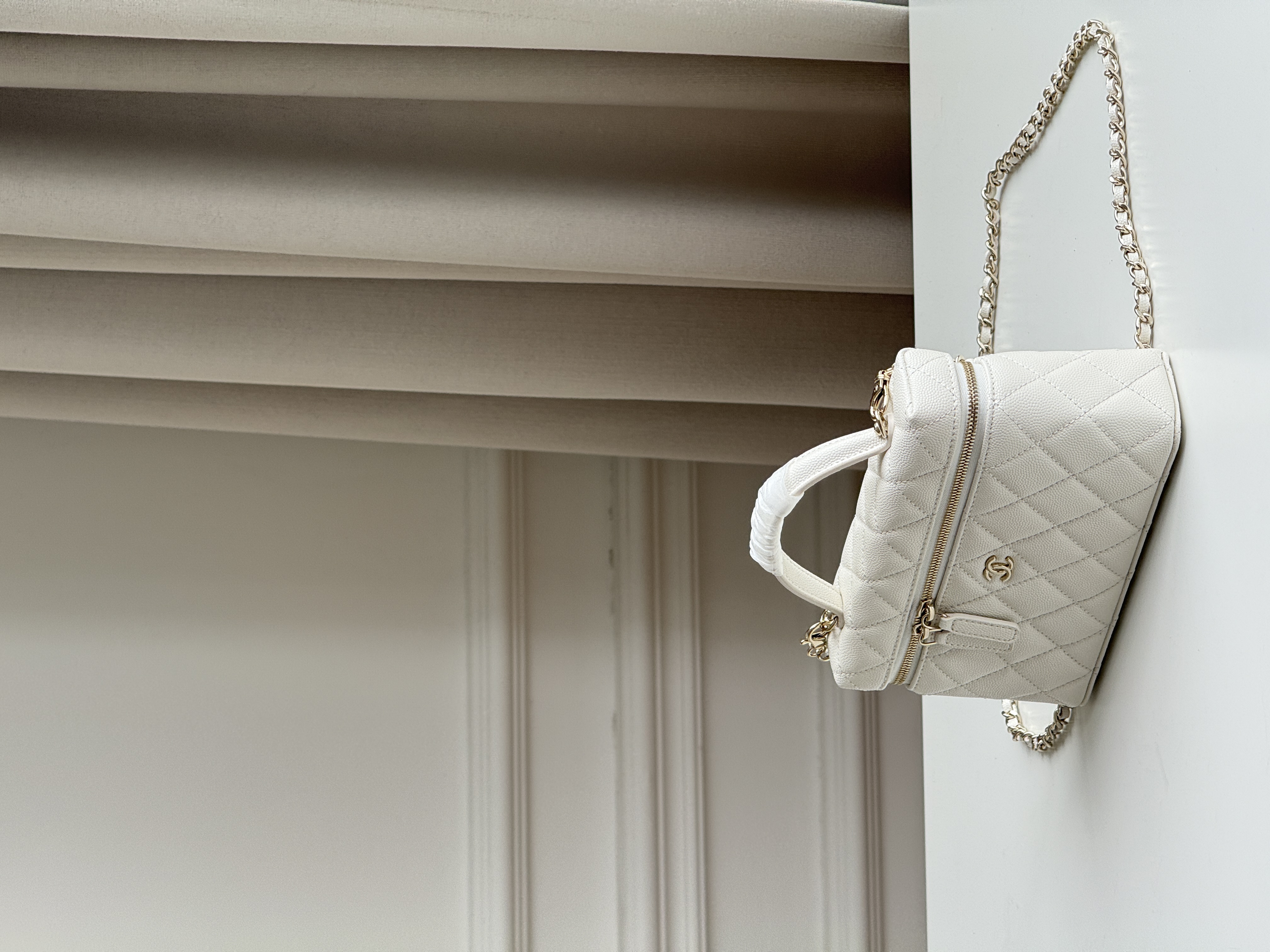 CHANEL 25C/25P Long Vanity Case with Chain