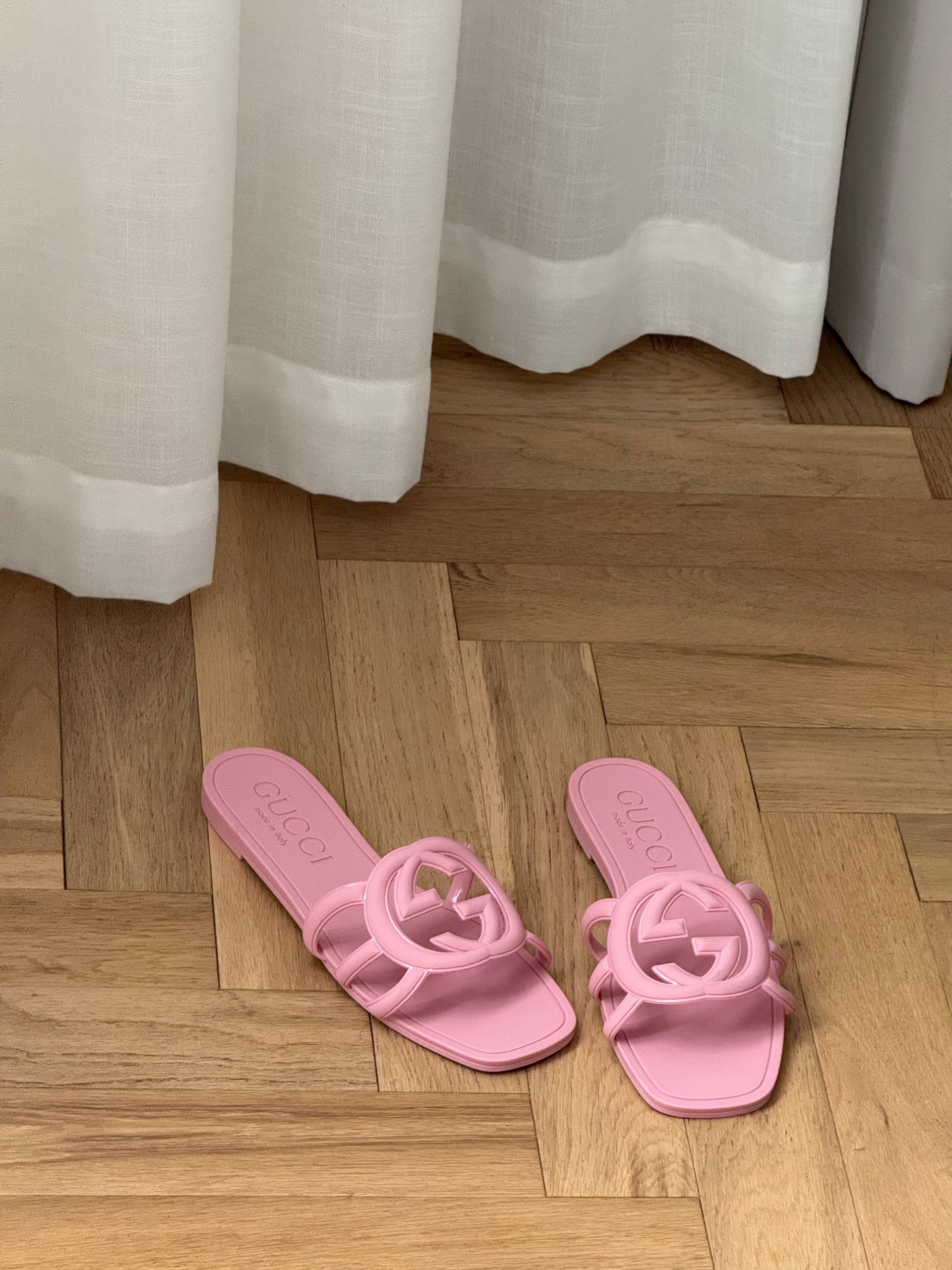 Gucci Interlocking GG Cutout Rubber Flat Slide Sandals