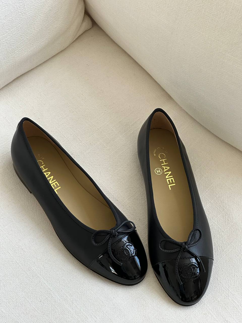 CHANEL Two-Tone Bow Interlocking CC Ballet Flats