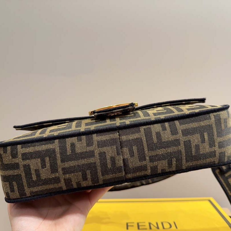 FENDI BAGUETTE BROWN 27CM