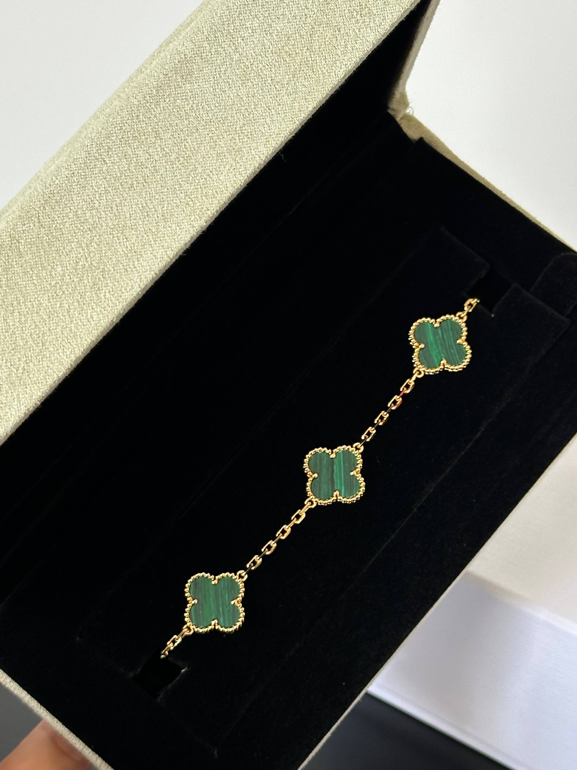 VCA Malachite 5-Motifs Bracelet