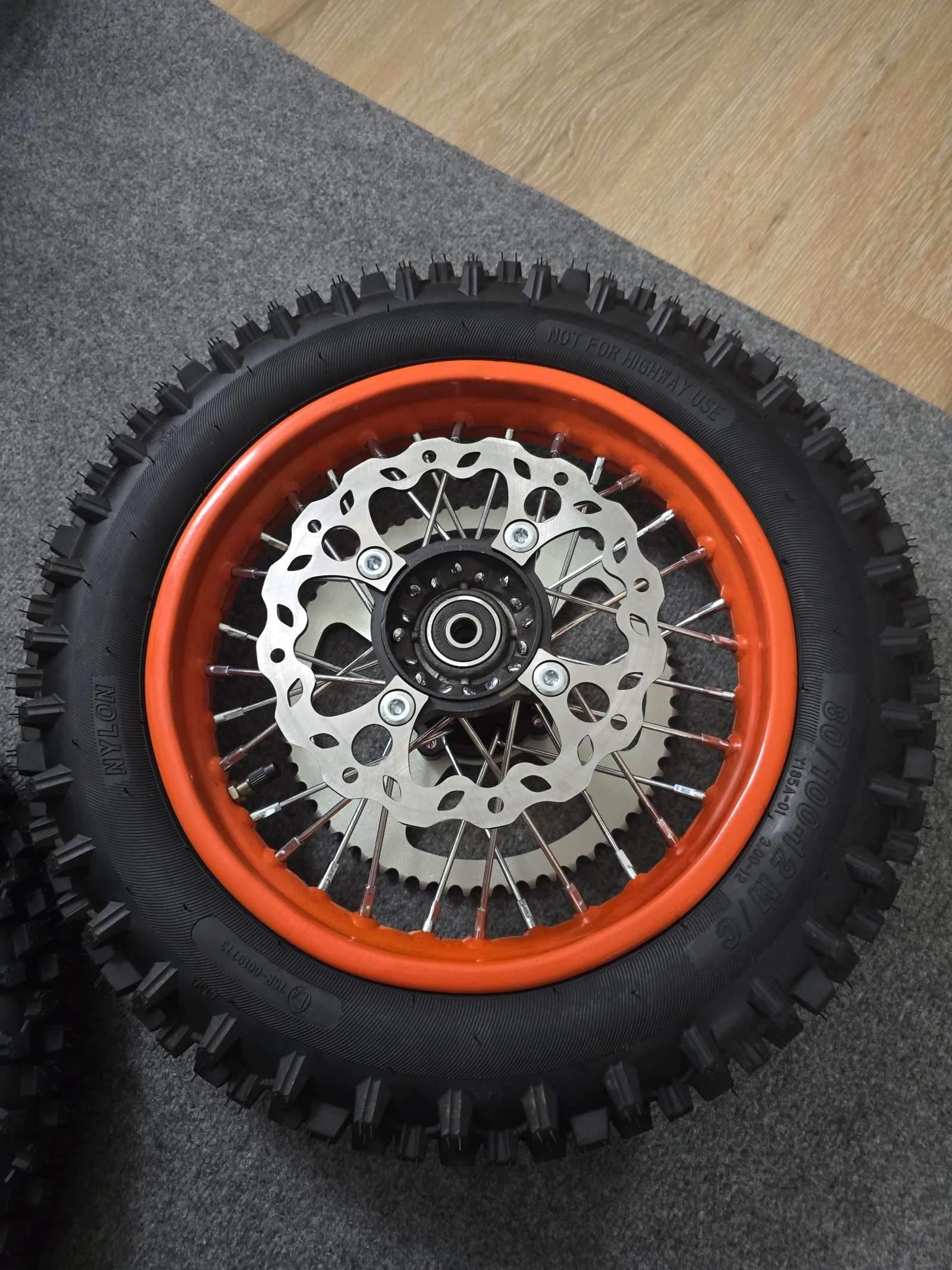 Tuttio soleil 01 black/orange stock 14