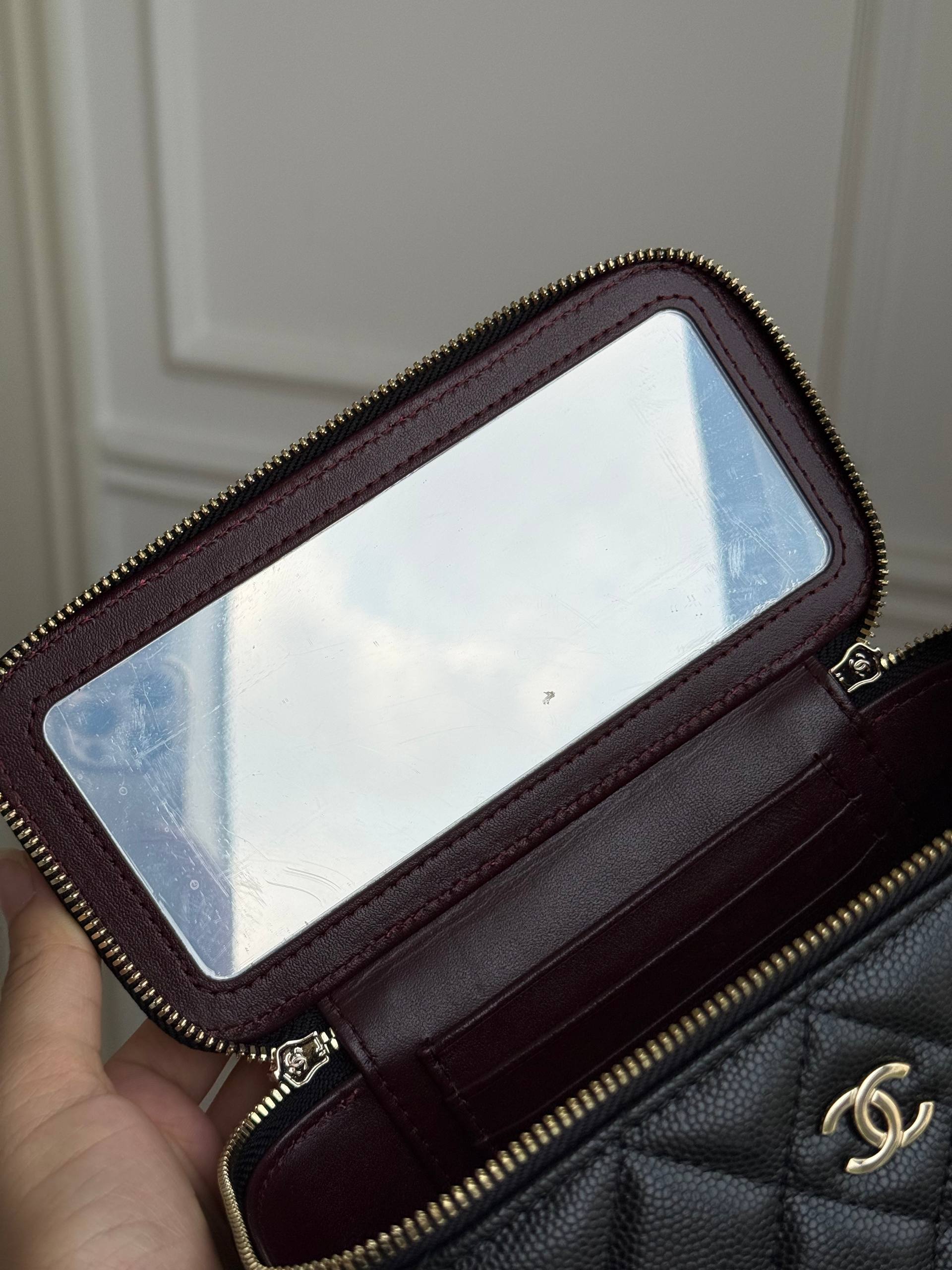 Classic Caviar Quilted Rectangular Chain Makeup Bag of Chanel