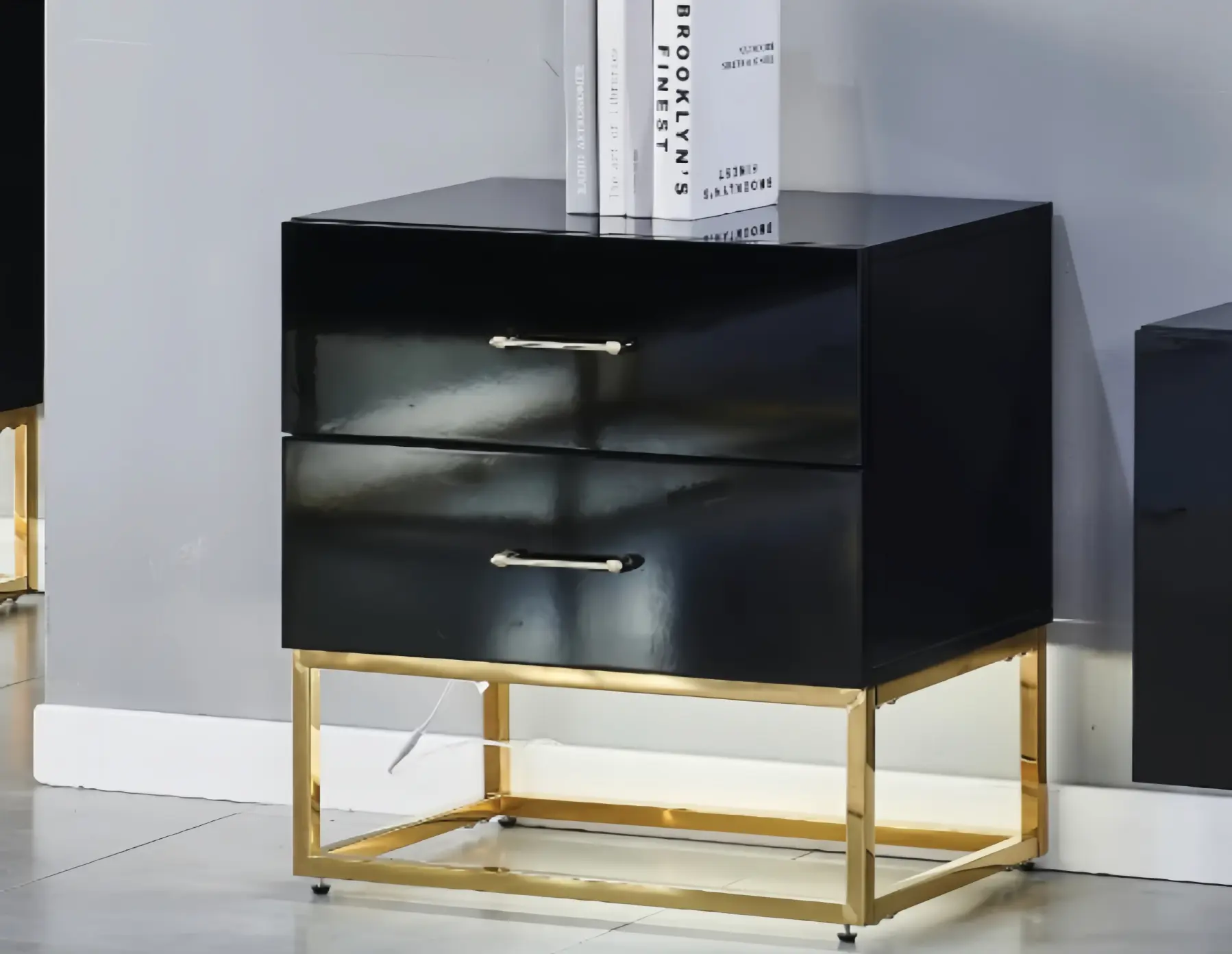 Alya - Table de Chevet en Bois Laqué - 60 x 40 cm