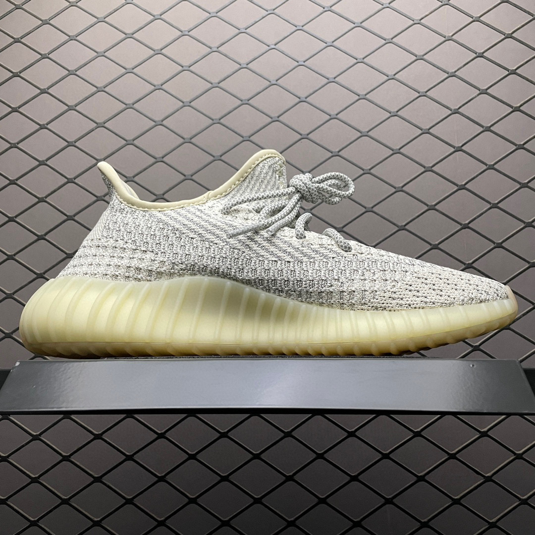 Yeezy 350 V2 Boost gypsophila light Yellow