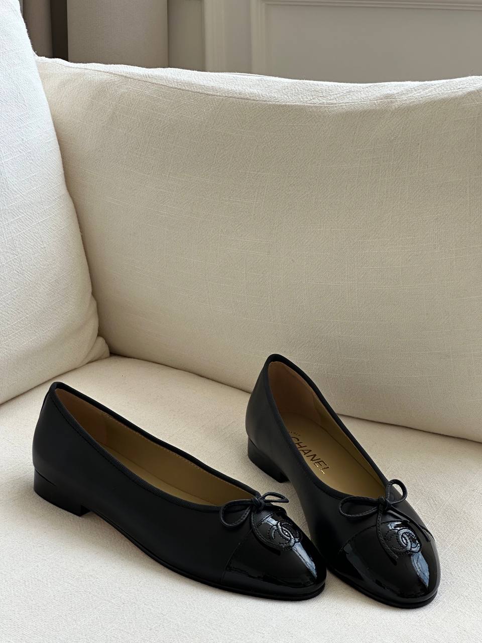 CHANEL Two-Tone Bow Interlocking CC Ballet Flats