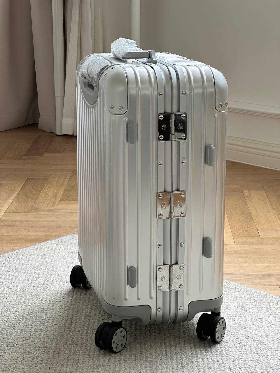 RIMOWA Classic Cabin Silver Aluminum-Magnesium Alloy 4-Wheel Carry-On Suitcase