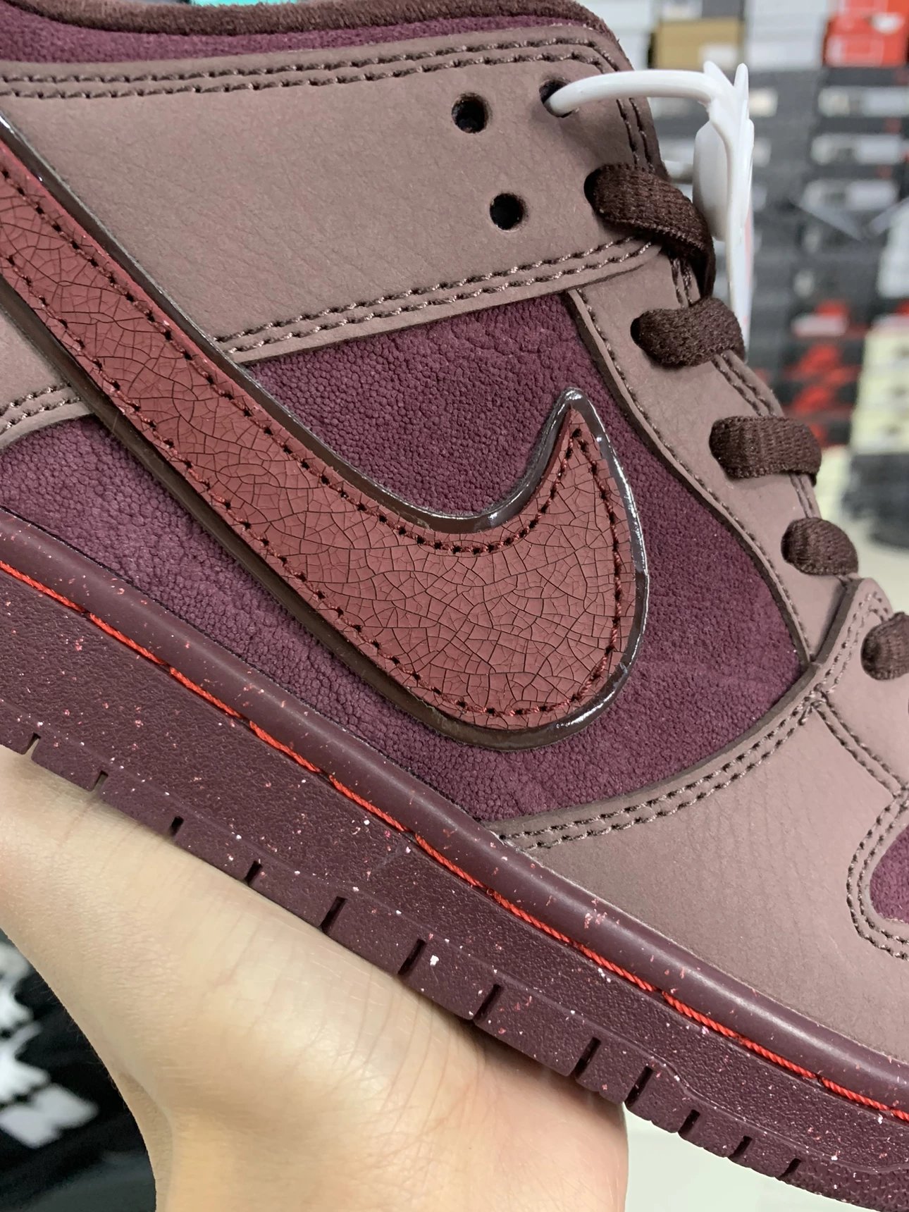 Nike SB Dunk Low Valentine's Day Wine red Color