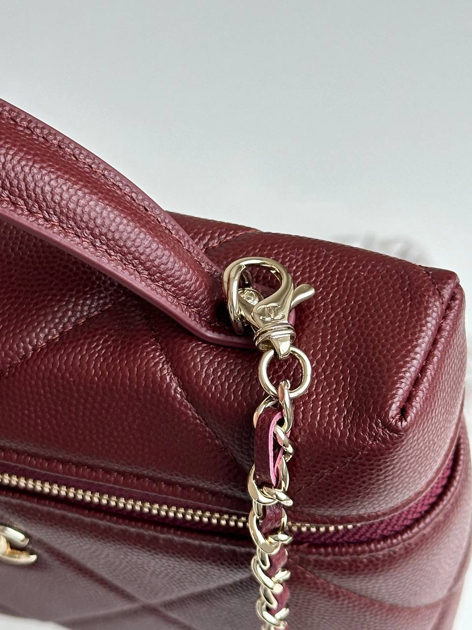 Chanel Burgundy Caviar Leather Diamond Quilt Double Zip Handheld Vanity Case Bag