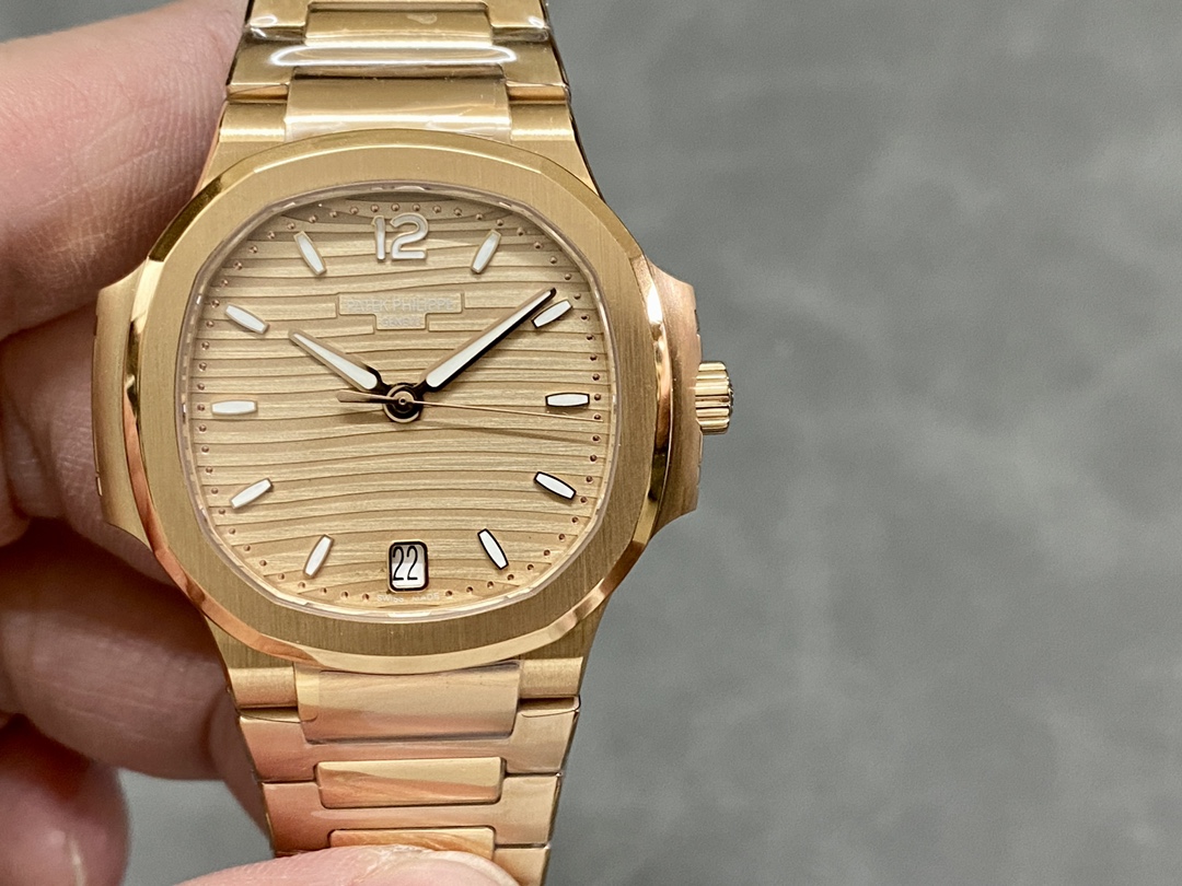 Replica Patek Philippe Nautilus 7118 1R 010 40mm Mens Watch