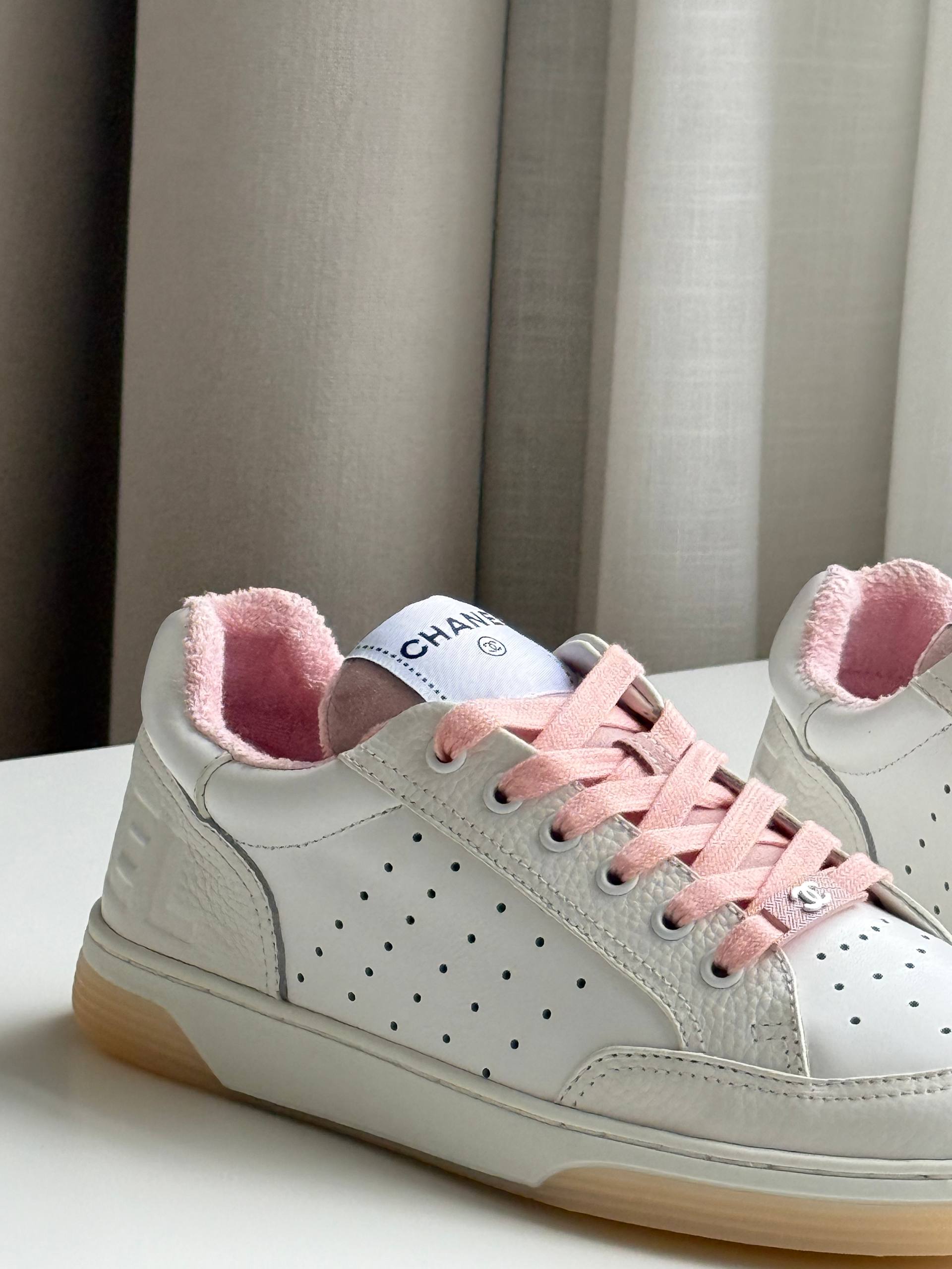 CHANEL Low-Top Sneakers
