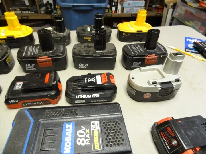 LOT of (26) CORDLESS POWER TOOLS BATTERY TEA9B
